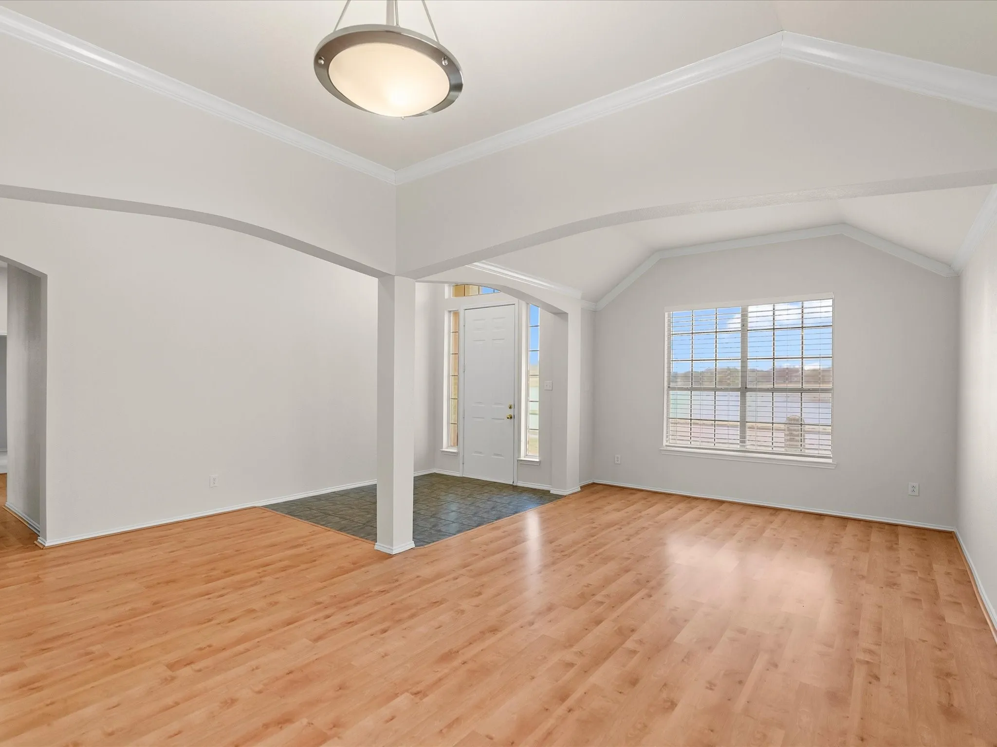 Single Family Residence For Rent in Denton County , 1420 Hudspeth Drive, Carrollton, Texas 75010, 3 Bedroom, 2 Bathroom, 2 Garage spaces, 2,178 Sqft, built in 1999, mls#21401667, Real Estate Agent in Carrollton, Homes For Rent in Denton county, Homes For Rent in Carrollton, Realtor in Carrollton Texas, Real Estate Brokerage Independent Realty Texas, Luminita Cordes Realtor