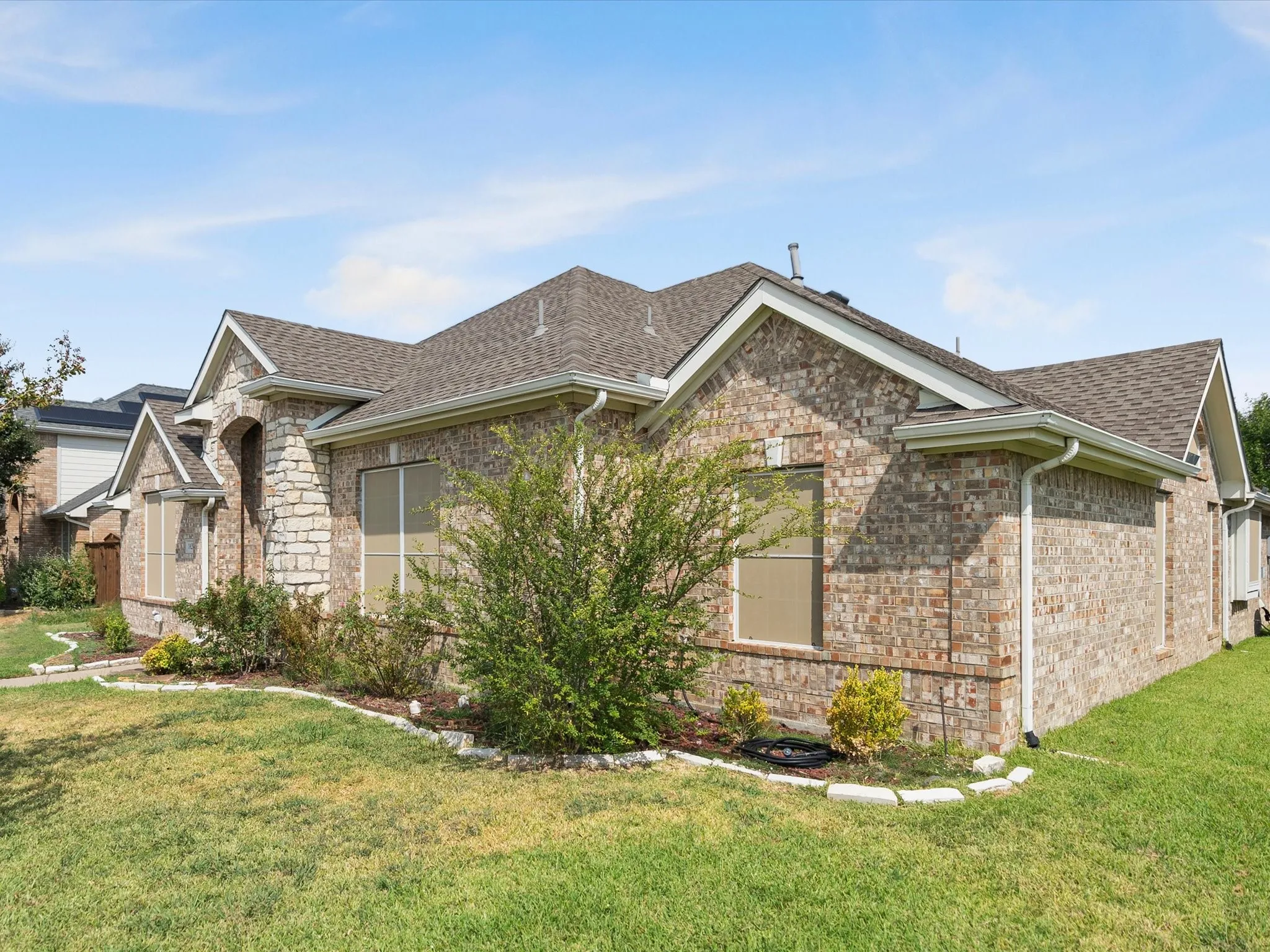 Single Family Residence For Rent in Denton County , 1420 Hudspeth Drive, Carrollton, Texas 75010, 3 Bedroom, 2 Bathroom, 2 Garage spaces, 2,178 Sqft, built in 1999, mls#21401667, Real Estate Agent in Carrollton, Homes For Rent in Denton county, Homes For Rent in Carrollton, Realtor in Carrollton Texas, Real Estate Brokerage Independent Realty Texas, Luminita Cordes Realtor