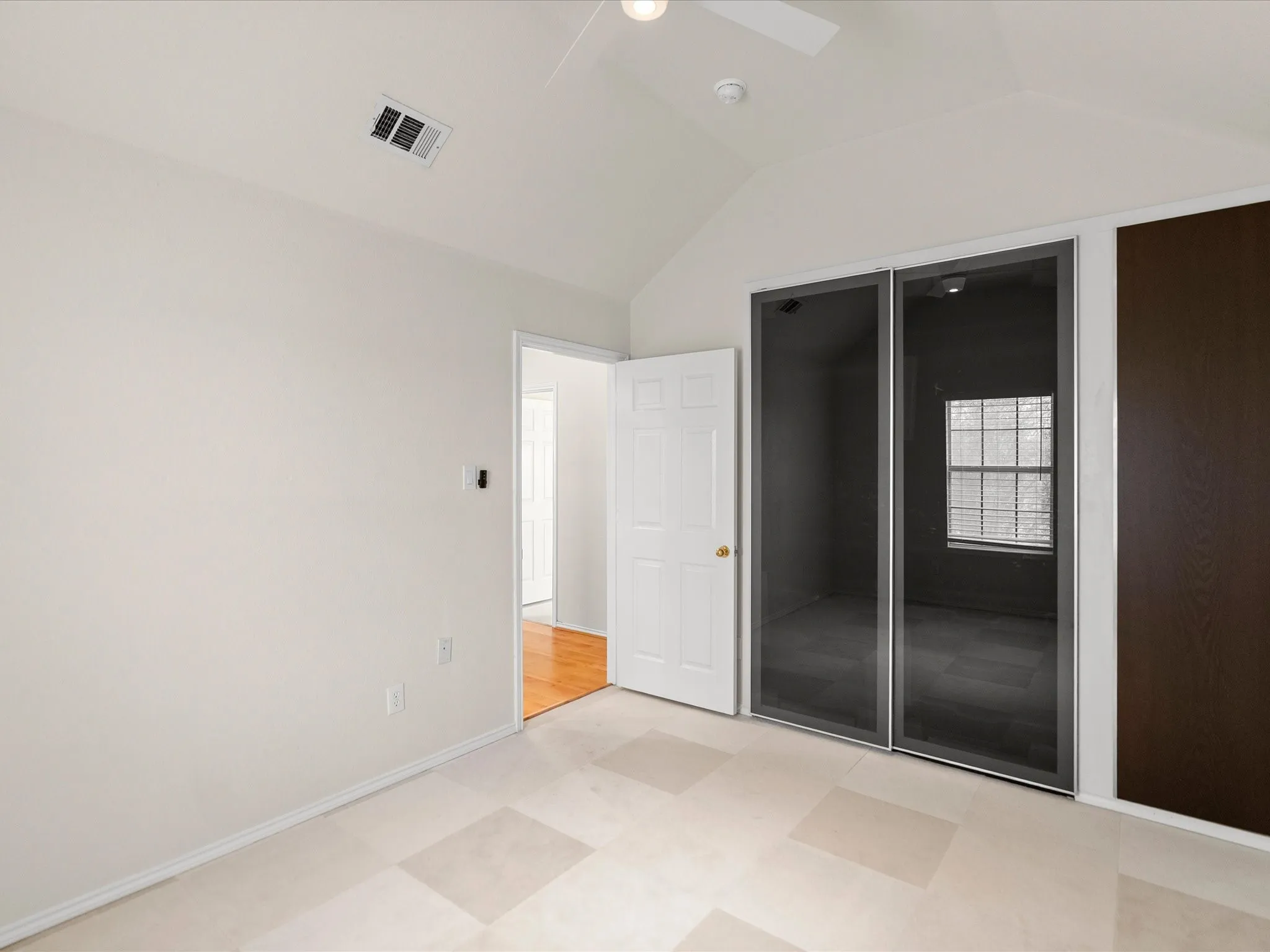 Single Family Residence For Rent in Denton County , 1420 Hudspeth Drive, Carrollton, Texas 75010, 3 Bedroom, 2 Bathroom, 2 Garage spaces, 2,178 Sqft, built in 1999, mls#21401667, Real Estate Agent in Carrollton, Homes For Rent in Denton county, Homes For Rent in Carrollton, Realtor in Carrollton Texas, Real Estate Brokerage Independent Realty Texas, Luminita Cordes Realtor