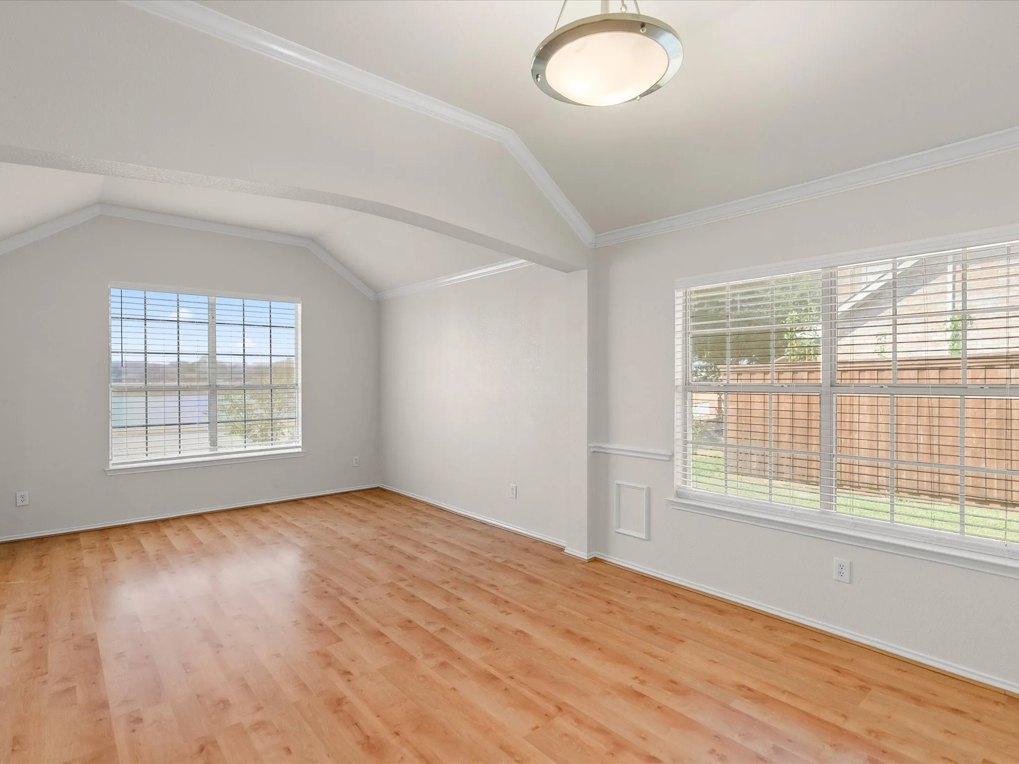 Single Family Residence For Rent in Denton County , 1420 Hudspeth Drive, Carrollton, Texas 75010, 3 Bedroom, 2 Bathroom, 2 Garage spaces, 2,178 Sqft, built in 1999, mls#21401667, Real Estate Agent in Carrollton, Homes For Rent in Denton county, Homes For Rent in Carrollton, Realtor in Carrollton Texas, Real Estate Brokerage Independent Realty Texas, Luminita Cordes Realtor