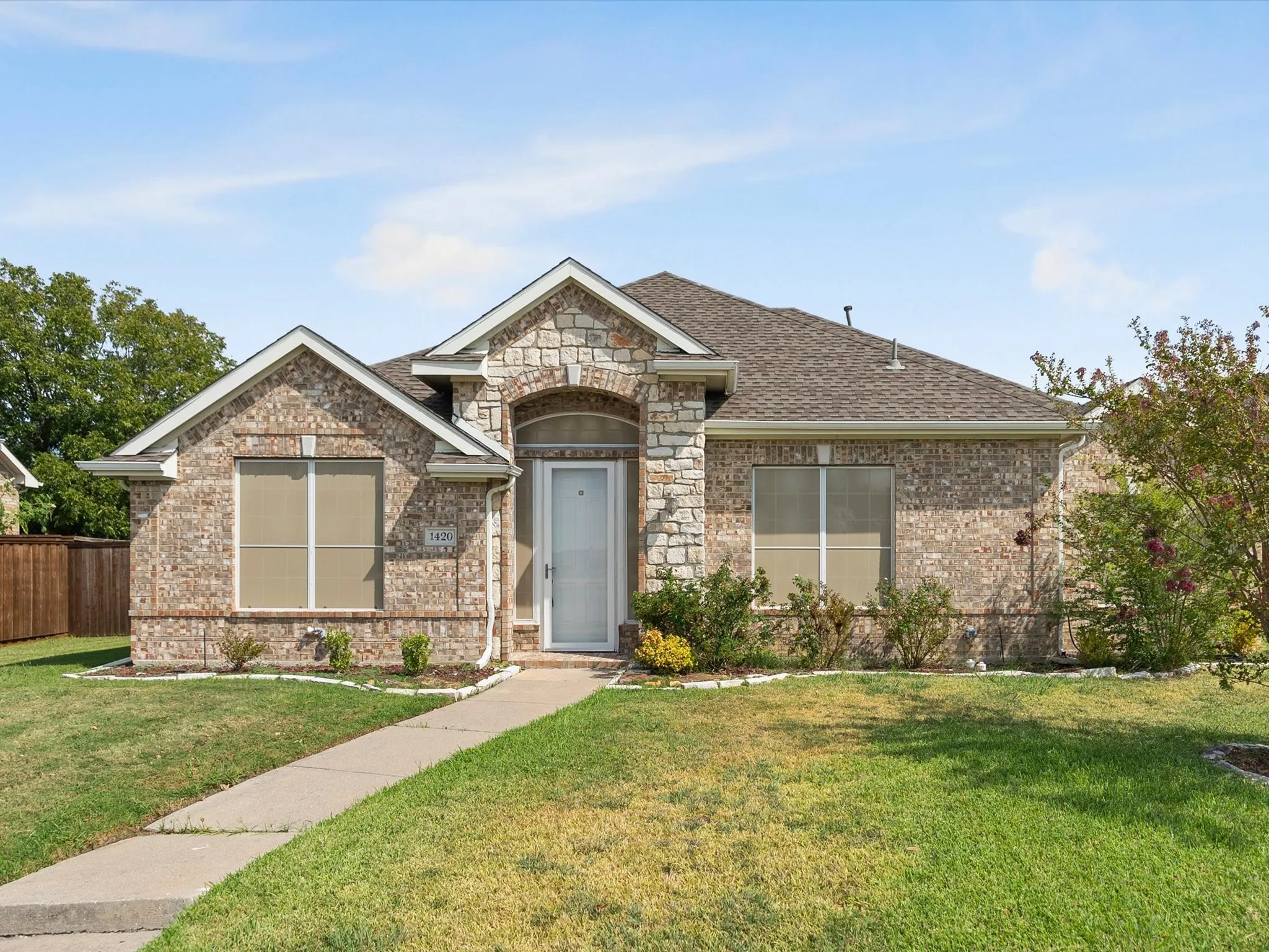 Single Family Residence For Rent in Denton County , 1420 Hudspeth Drive, Carrollton, Texas 75010, 3 Bedroom, 2 Bathroom, 2 Garage spaces, 2,178 Sqft, built in 1999, mls#21401667, Real Estate Agent in Carrollton, Homes For Rent in Denton county, Homes For Rent in Carrollton, Realtor in Carrollton Texas, Real Estate Brokerage Independent Realty Texas, Luminita Cordes Realtor