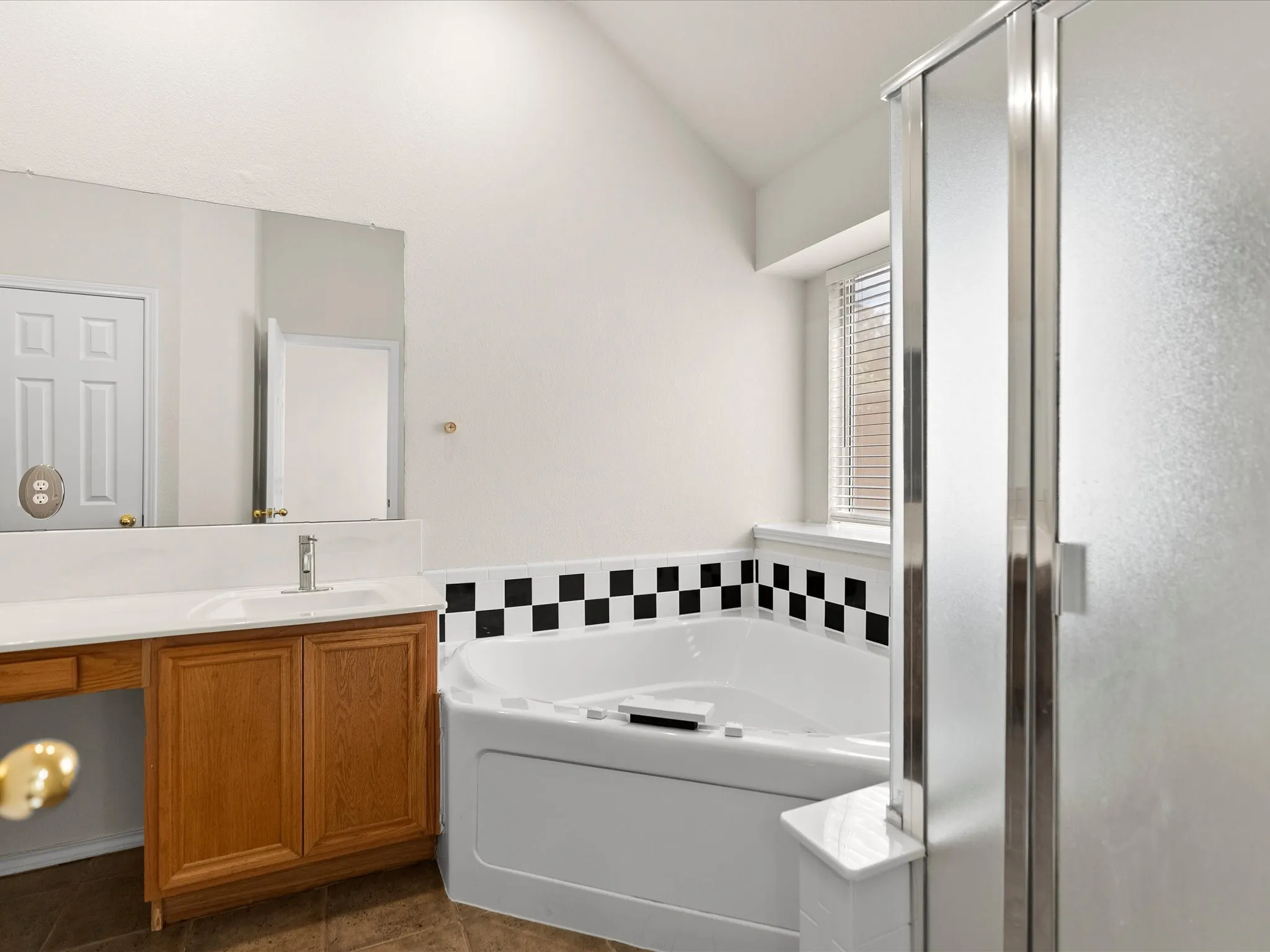 Single Family Residence For Rent in Denton County , 1420 Hudspeth Drive, Carrollton, Texas 75010, 3 Bedroom, 2 Bathroom, 2 Garage spaces, 2,178 Sqft, built in 1999, mls#21401667, Real Estate Agent in Carrollton, Homes For Rent in Denton county, Homes For Rent in Carrollton, Realtor in Carrollton Texas, Real Estate Brokerage Independent Realty Texas, Luminita Cordes Realtor