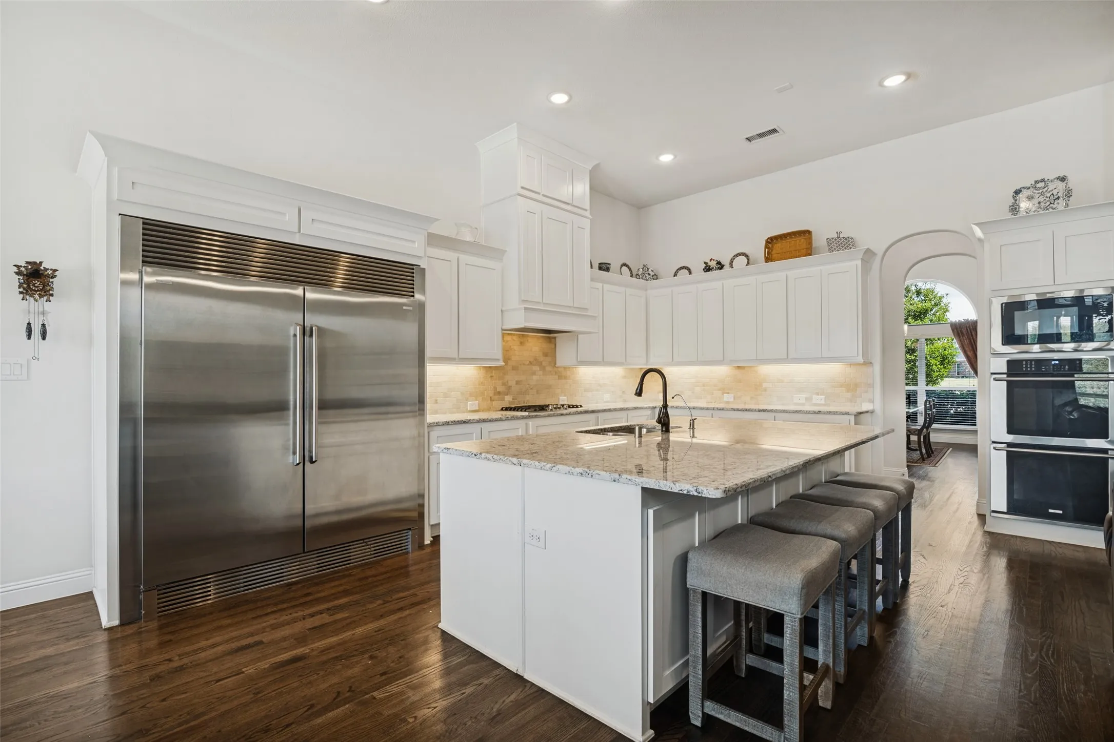Nicely appointed kitchen with large electrolux built in fridge and double ovens with microwave above.