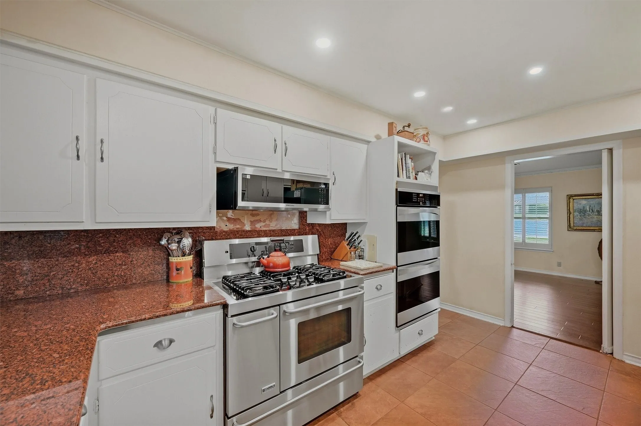 Single Family Residence For Sale in Grayson County , 1609 Lakewood Drive, Sherman, Texas 75092, 3 Bedroom, 3 Bathroom, 3 Garage spaces, 3,434 Sqft, built in 1970, mls#21400477, Real Estate Agent in Sherman, Homes For Sale in Grayson county, Homes For Sale in Sherman, Realtor in Sherman Texas, Real Estate Brokerage Independent Realty Texas, Luminita Cordes Realtor