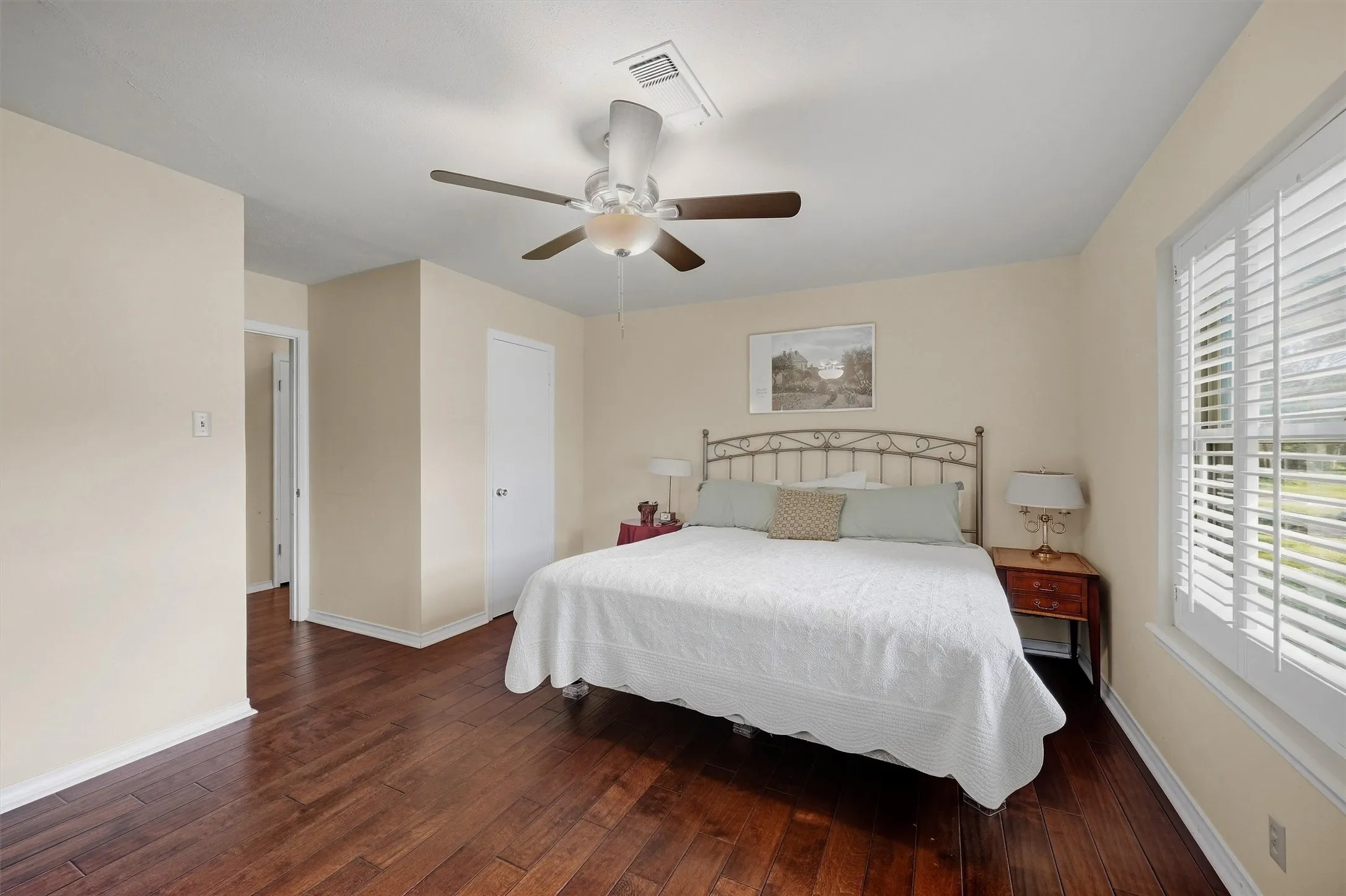 Single Family Residence For Sale in Grayson County , 1609 Lakewood Drive, Sherman, Texas 75092, 3 Bedroom, 3 Bathroom, 3 Garage spaces, 3,434 Sqft, built in 1970, mls#21400477, Real Estate Agent in Sherman, Homes For Sale in Grayson county, Homes For Sale in Sherman, Realtor in Sherman Texas, Real Estate Brokerage Independent Realty Texas, Luminita Cordes Realtor