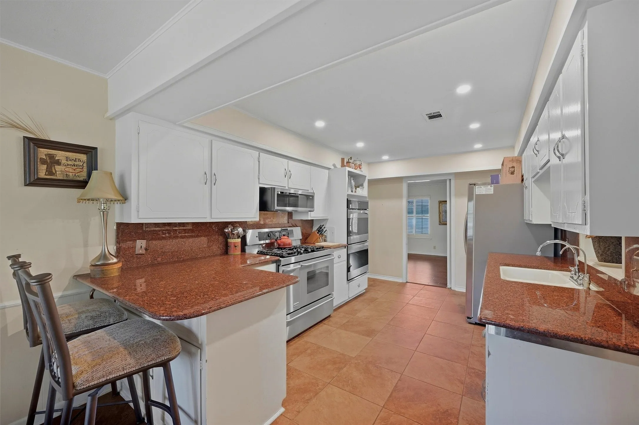 Single Family Residence For Sale in Grayson County , 1609 Lakewood Drive, Sherman, Texas 75092, 3 Bedroom, 3 Bathroom, 3 Garage spaces, 3,434 Sqft, built in 1970, mls#21400477, Real Estate Agent in Sherman, Homes For Sale in Grayson county, Homes For Sale in Sherman, Realtor in Sherman Texas, Real Estate Brokerage Independent Realty Texas, Luminita Cordes Realtor