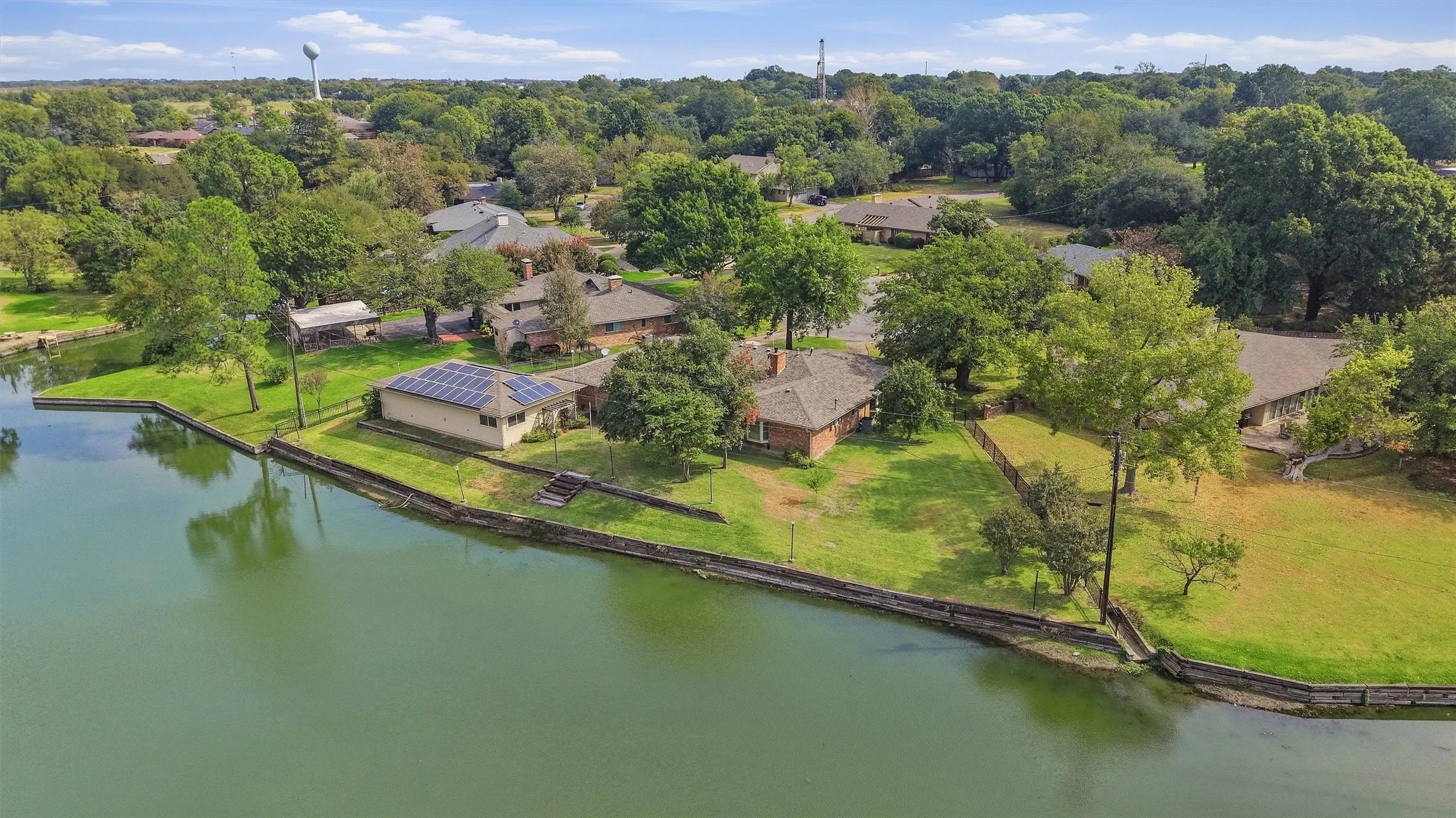 Single Family Residence For Sale in Grayson County , 1609 Lakewood Drive, Sherman, Texas 75092, 3 Bedroom, 3 Bathroom, 3 Garage spaces, 3,434 Sqft, built in 1970, mls#21400477, Real Estate Agent in Sherman, Homes For Sale in Grayson county, Homes For Sale in Sherman, Realtor in Sherman Texas, Real Estate Brokerage Independent Realty Texas, Luminita Cordes Realtor