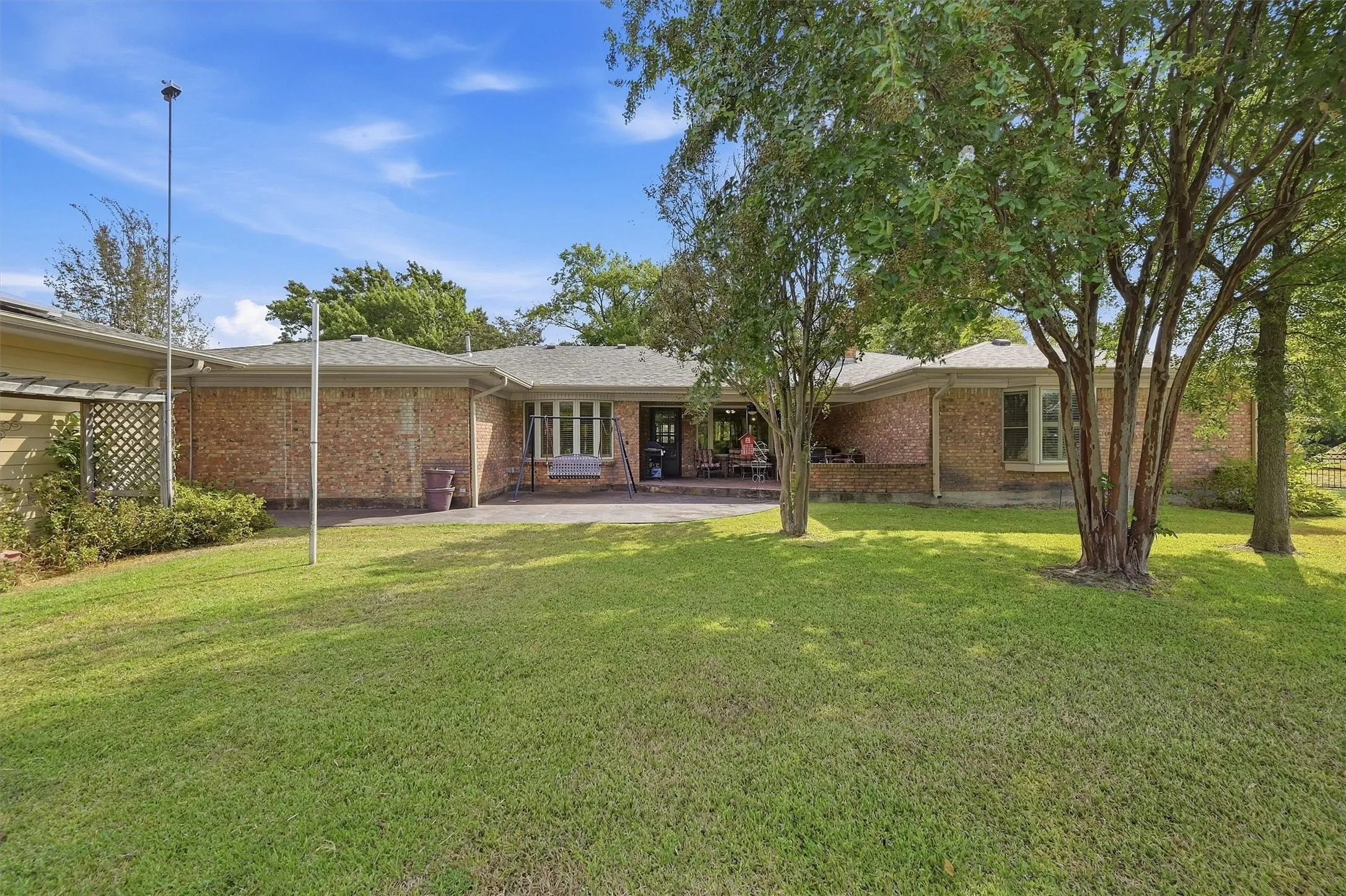 Single Family Residence For Sale in Grayson County , 1609 Lakewood Drive, Sherman, Texas 75092, 3 Bedroom, 3 Bathroom, 3 Garage spaces, 3,434 Sqft, built in 1970, mls#21400477, Real Estate Agent in Sherman, Homes For Sale in Grayson county, Homes For Sale in Sherman, Realtor in Sherman Texas, Real Estate Brokerage Independent Realty Texas, Luminita Cordes Realtor