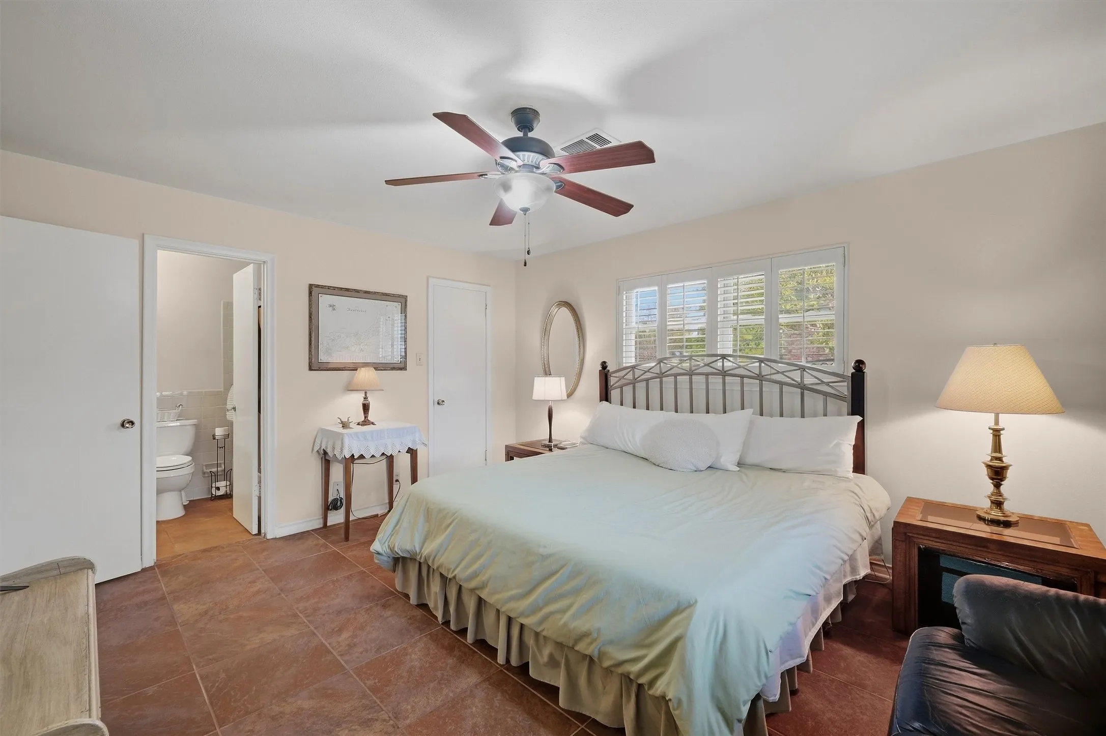 Single Family Residence For Sale in Grayson County , 1609 Lakewood Drive, Sherman, Texas 75092, 3 Bedroom, 3 Bathroom, 3 Garage spaces, 3,434 Sqft, built in 1970, mls#21400477, Real Estate Agent in Sherman, Homes For Sale in Grayson county, Homes For Sale in Sherman, Realtor in Sherman Texas, Real Estate Brokerage Independent Realty Texas, Luminita Cordes Realtor