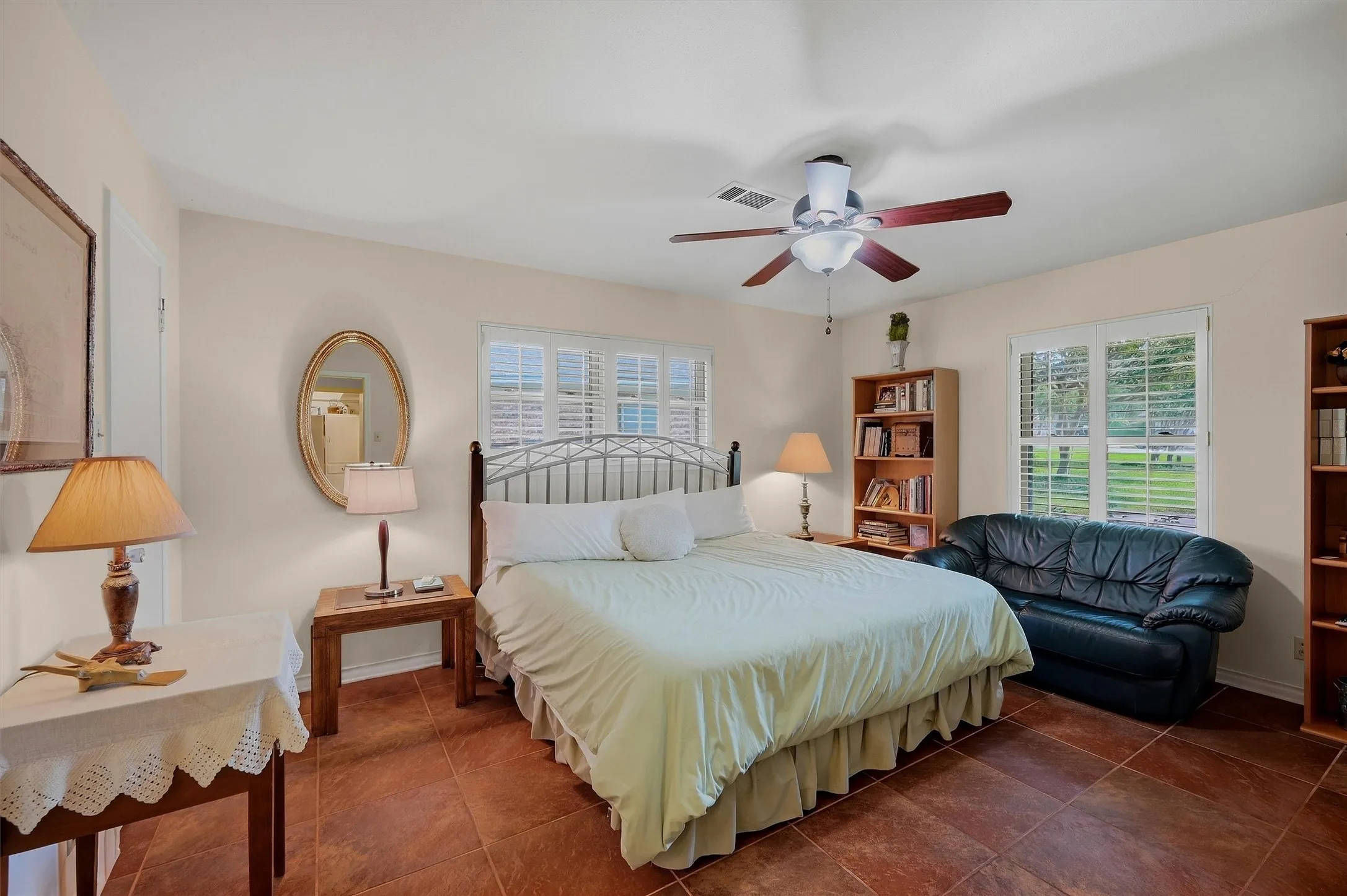 Single Family Residence For Sale in Grayson County , 1609 Lakewood Drive, Sherman, Texas 75092, 3 Bedroom, 3 Bathroom, 3 Garage spaces, 3,434 Sqft, built in 1970, mls#21400477, Real Estate Agent in Sherman, Homes For Sale in Grayson county, Homes For Sale in Sherman, Realtor in Sherman Texas, Real Estate Brokerage Independent Realty Texas, Luminita Cordes Realtor