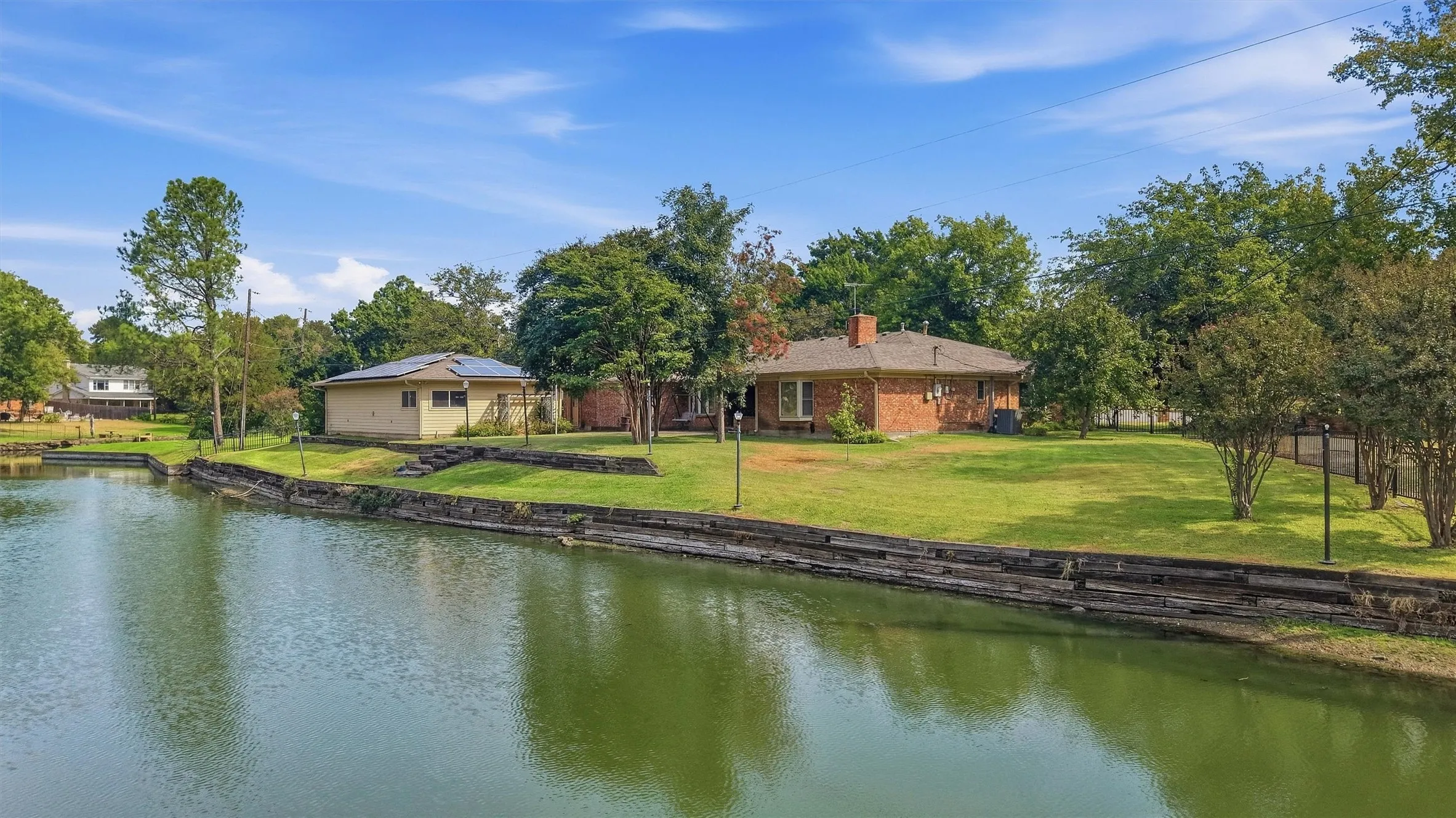 Single Family Residence For Sale in Grayson County , 1609 Lakewood Drive, Sherman, Texas 75092, 3 Bedroom, 3 Bathroom, 3 Garage spaces, 3,434 Sqft, built in 1970, mls#21400477, Real Estate Agent in Sherman, Homes For Sale in Grayson county, Homes For Sale in Sherman, Realtor in Sherman Texas, Real Estate Brokerage Independent Realty Texas, Luminita Cordes Realtor