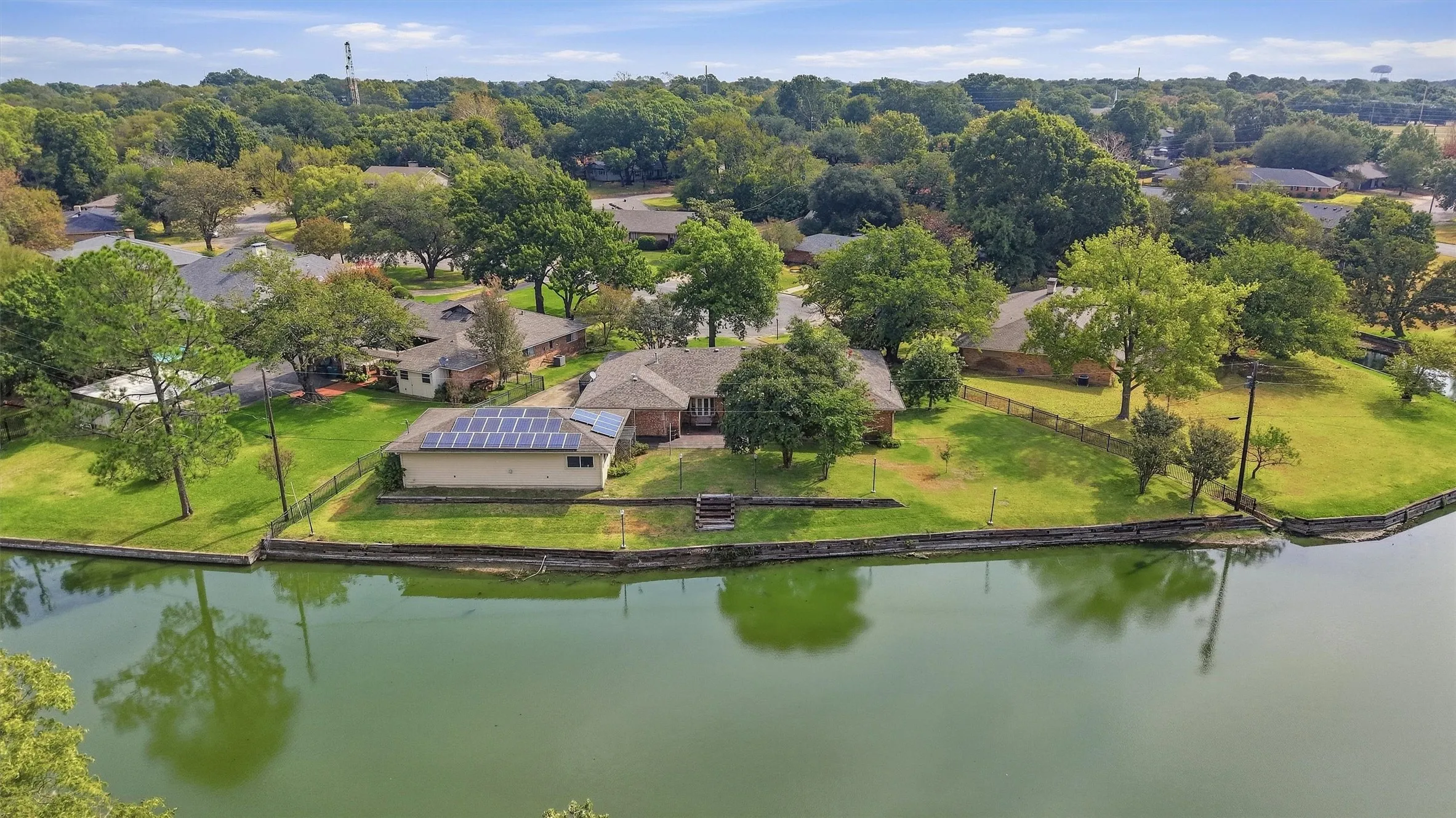 Single Family Residence For Sale in Grayson County , 1609 Lakewood Drive, Sherman, Texas 75092, 3 Bedroom, 3 Bathroom, 3 Garage spaces, 3,434 Sqft, built in 1970, mls#21400477, Real Estate Agent in Sherman, Homes For Sale in Grayson county, Homes For Sale in Sherman, Realtor in Sherman Texas, Real Estate Brokerage Independent Realty Texas, Luminita Cordes Realtor