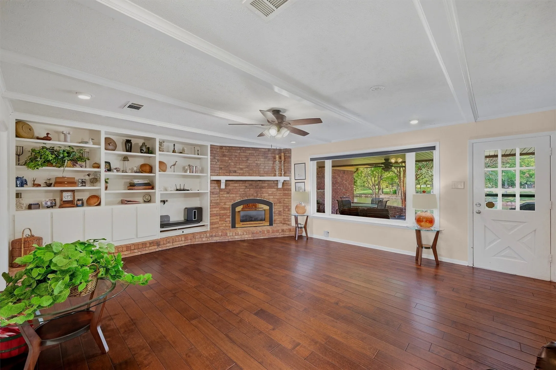 Single Family Residence For Sale in Grayson County , 1609 Lakewood Drive, Sherman, Texas 75092, 3 Bedroom, 3 Bathroom, 3 Garage spaces, 3,434 Sqft, built in 1970, mls#21400477, Real Estate Agent in Sherman, Homes For Sale in Grayson county, Homes For Sale in Sherman, Realtor in Sherman Texas, Real Estate Brokerage Independent Realty Texas, Luminita Cordes Realtor