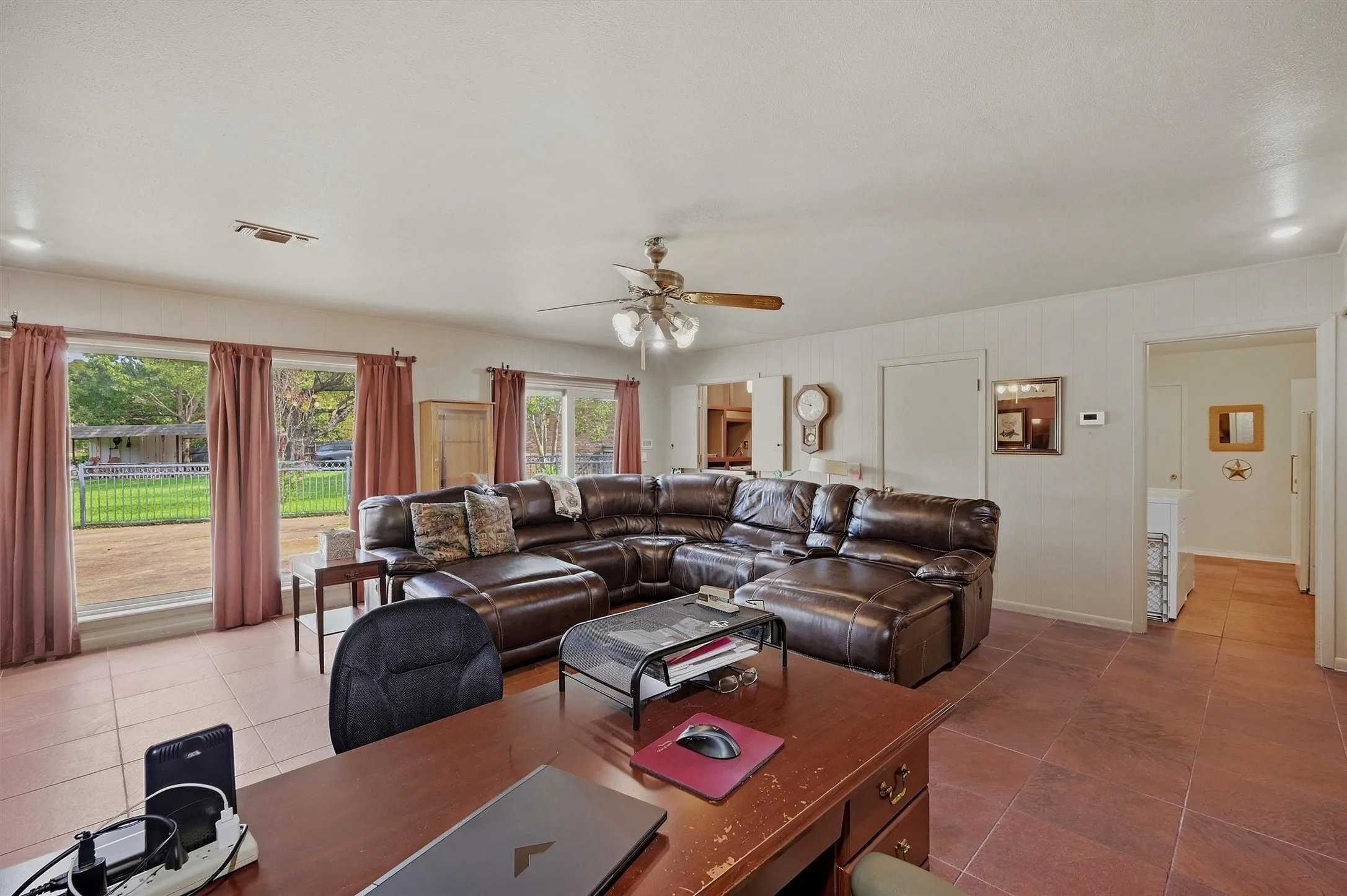 Single Family Residence For Sale in Grayson County , 1609 Lakewood Drive, Sherman, Texas 75092, 3 Bedroom, 3 Bathroom, 3 Garage spaces, 3,434 Sqft, built in 1970, mls#21400477, Real Estate Agent in Sherman, Homes For Sale in Grayson county, Homes For Sale in Sherman, Realtor in Sherman Texas, Real Estate Brokerage Independent Realty Texas, Luminita Cordes Realtor