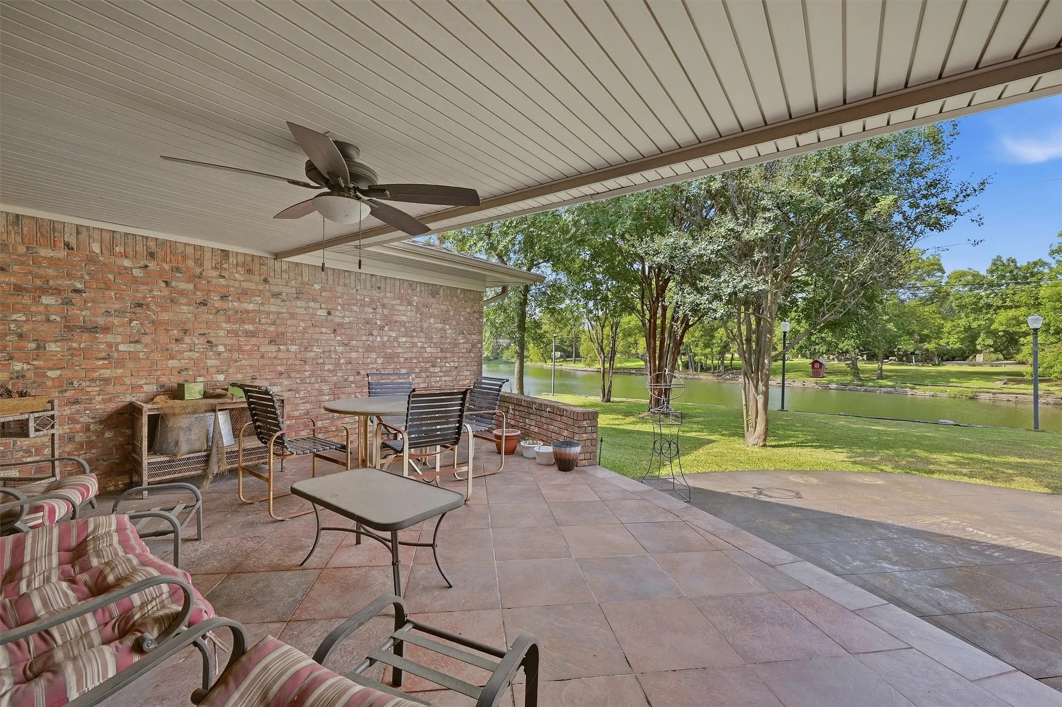 Single Family Residence For Sale in Grayson County , 1609 Lakewood Drive, Sherman, Texas 75092, 3 Bedroom, 3 Bathroom, 3 Garage spaces, 3,434 Sqft, built in 1970, mls#21400477, Real Estate Agent in Sherman, Homes For Sale in Grayson county, Homes For Sale in Sherman, Realtor in Sherman Texas, Real Estate Brokerage Independent Realty Texas, Luminita Cordes Realtor