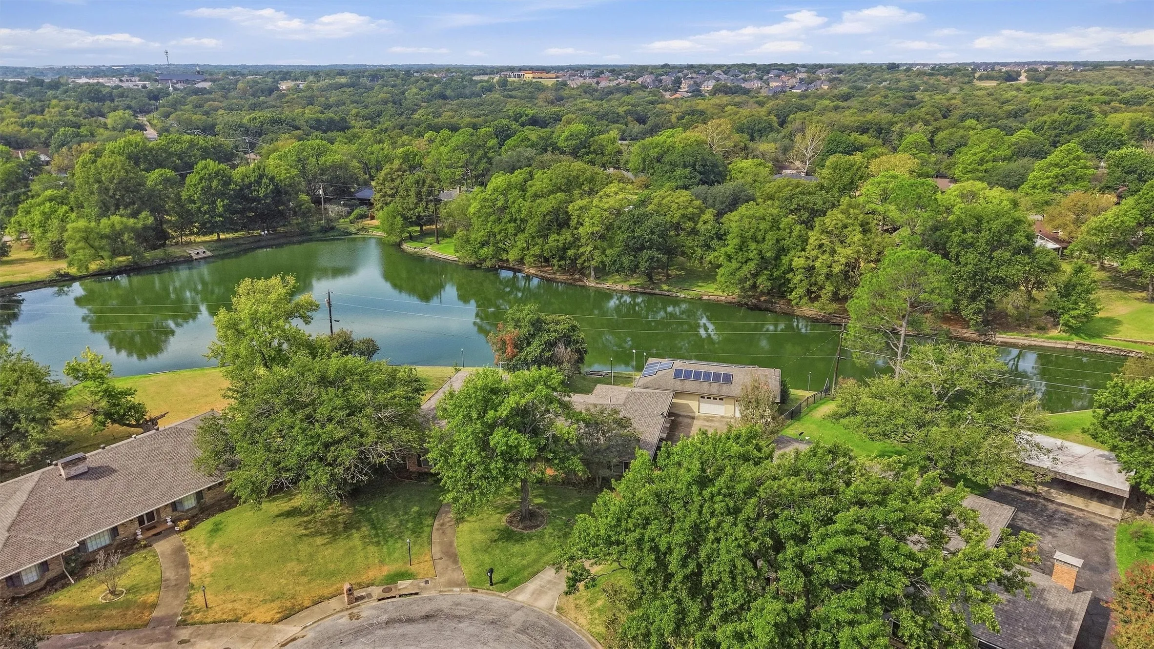 Single Family Residence For Sale in Grayson County , 1609 Lakewood Drive, Sherman, Texas 75092, 3 Bedroom, 3 Bathroom, 3 Garage spaces, 3,434 Sqft, built in 1970, mls#21400477, Real Estate Agent in Sherman, Homes For Sale in Grayson county, Homes For Sale in Sherman, Realtor in Sherman Texas, Real Estate Brokerage Independent Realty Texas, Luminita Cordes Realtor