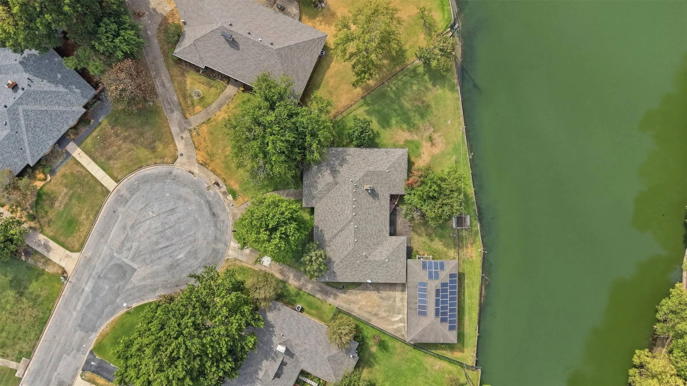 Single Family Residence For Sale in Grayson County , 1609 Lakewood Drive, Sherman, Texas 75092, 3 Bedroom, 3 Bathroom, 3 Garage spaces, 3,434 Sqft, built in 1970, mls#21400477, Real Estate Agent in Sherman, Homes For Sale in Grayson county, Homes For Sale in Sherman, Realtor in Sherman Texas, Real Estate Brokerage Independent Realty Texas, Luminita Cordes Realtor