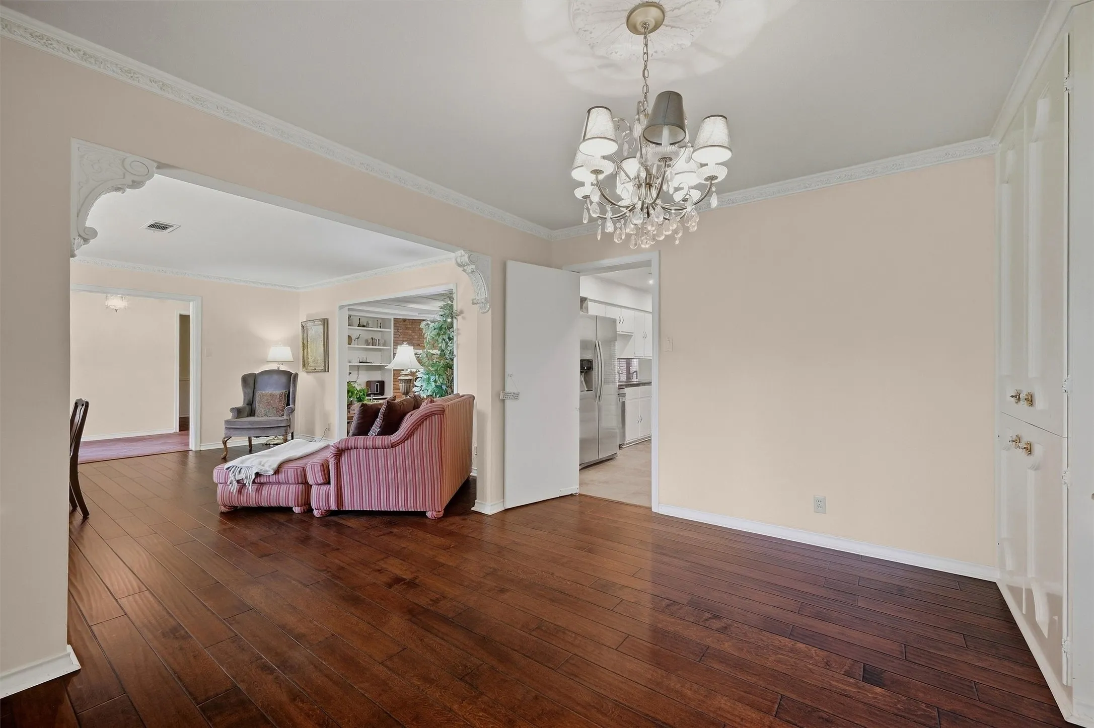 Single Family Residence For Sale in Grayson County , 1609 Lakewood Drive, Sherman, Texas 75092, 3 Bedroom, 3 Bathroom, 3 Garage spaces, 3,434 Sqft, built in 1970, mls#21400477, Real Estate Agent in Sherman, Homes For Sale in Grayson county, Homes For Sale in Sherman, Realtor in Sherman Texas, Real Estate Brokerage Independent Realty Texas, Luminita Cordes Realtor