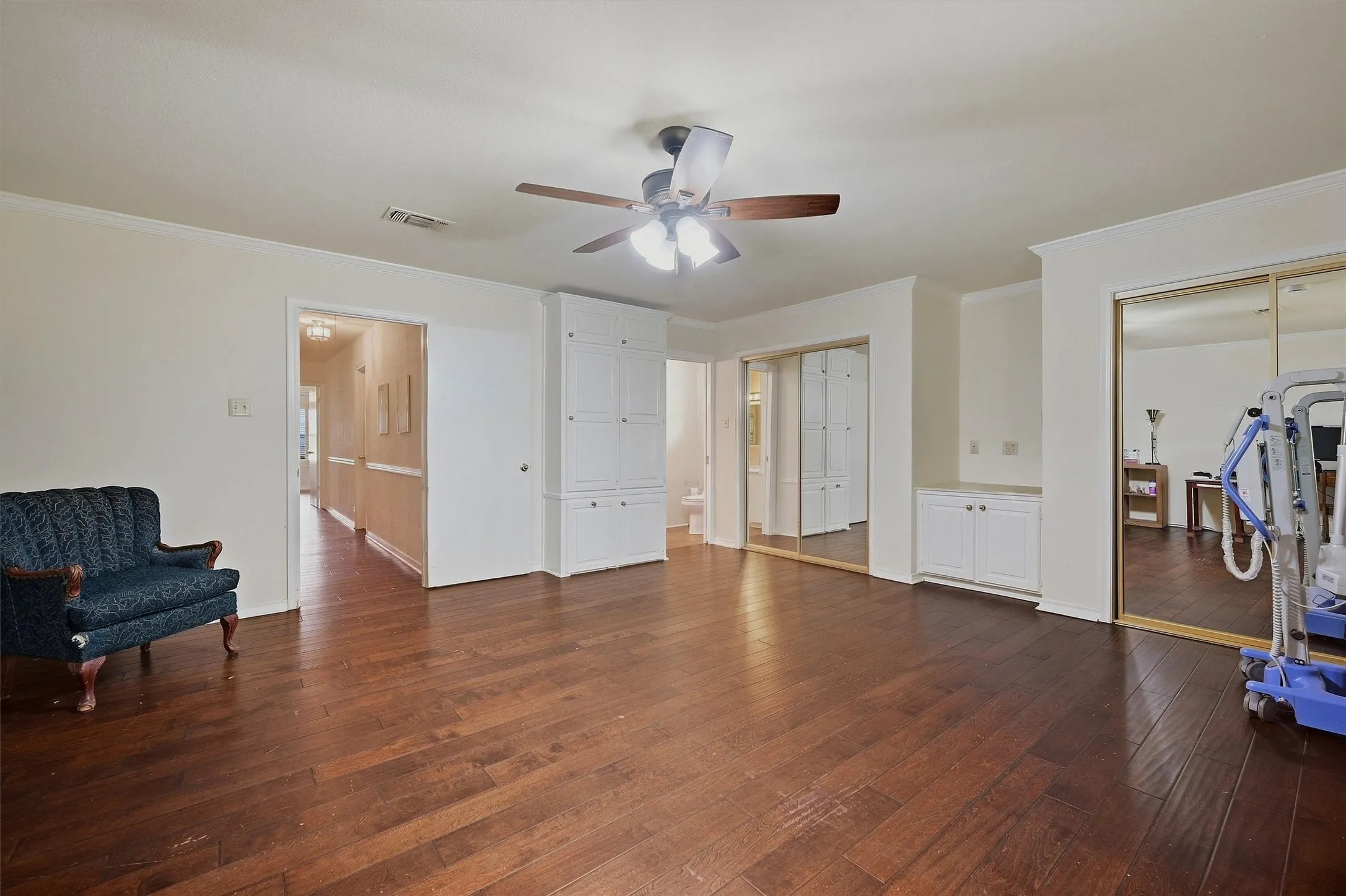 Single Family Residence For Sale in Grayson County , 1609 Lakewood Drive, Sherman, Texas 75092, 3 Bedroom, 3 Bathroom, 3 Garage spaces, 3,434 Sqft, built in 1970, mls#21400477, Real Estate Agent in Sherman, Homes For Sale in Grayson county, Homes For Sale in Sherman, Realtor in Sherman Texas, Real Estate Brokerage Independent Realty Texas, Luminita Cordes Realtor