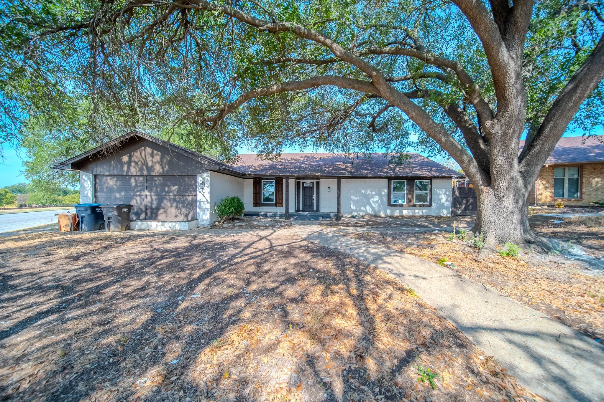 Single Family Residence For Sale in Tarrant County , 8820 S Normandale Street, Fort Worth, Texas 76116, 4 Bedroom, 3 Bathroom, 2 Garage spaces, 2,624 Sqft, built in 1970, mls#21401406, Real Estate Agent in Fort Worth, Homes For Sale in Tarrant county, Homes For Sale in Fort Worth, Realtor in Fort Worth Texas, Real Estate Brokerage Independent Realty Texas, Luminita Cordes Realtor