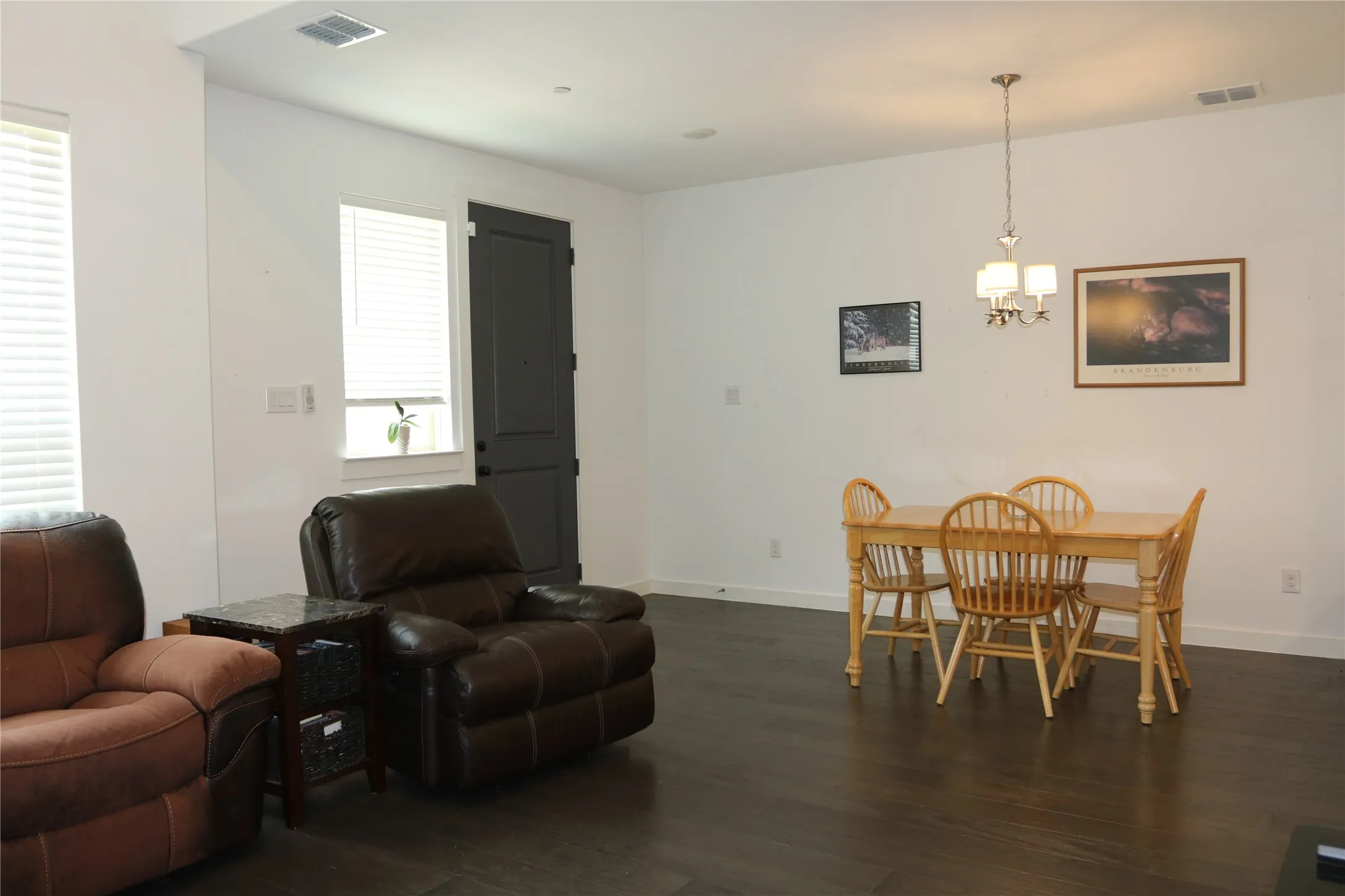 Single Family Residence For Sale in Denton County , 2729 Vista Park Lane, Lewisville, Texas 75067, 2 Bedroom, 3 Bathroom, 2 Garage spaces, 1,777 Sqft, built in 2019, mls#21401686, Real Estate Agent in Lewisville, Homes For Sale in Denton county, Homes For Sale in Lewisville, Realtor in Lewisville Texas, Real Estate Brokerage Independent Realty Texas, Luminita Cordes Realtor