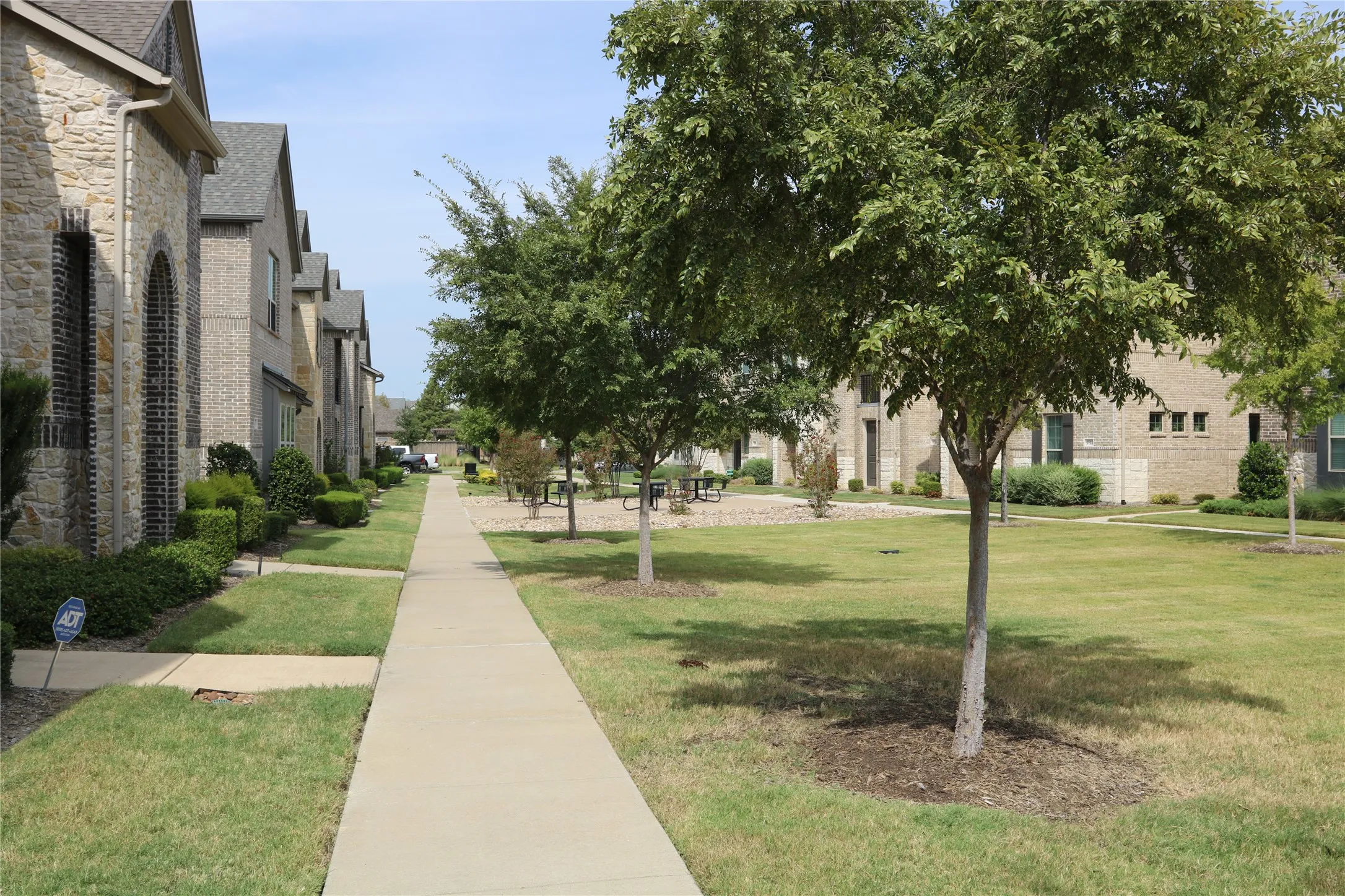 Single Family Residence For Sale in Denton County , 2729 Vista Park Lane, Lewisville, Texas 75067, 2 Bedroom, 3 Bathroom, 2 Garage spaces, 1,777 Sqft, built in 2019, mls#21401686, Real Estate Agent in Lewisville, Homes For Sale in Denton county, Homes For Sale in Lewisville, Realtor in Lewisville Texas, Real Estate Brokerage Independent Realty Texas, Luminita Cordes Realtor