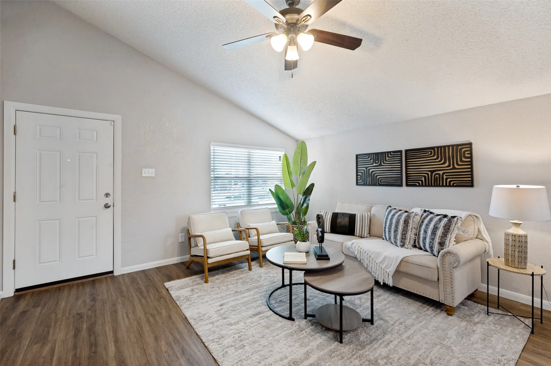 Single Family Residence For Sale in Tarrant County , 5819 Santa Fe Drive, Arlington, Texas 76017, 3 Bedroom, 2 Bathroom, 2 Garage spaces, 1,102 Sqft, built in 1987, mls#21401641, Real Estate Agent in Arlington, Homes For Sale in Tarrant county, Homes For Sale in Arlington, Realtor in Arlington Texas, Real Estate Brokerage Independent Realty Texas, Luminita Cordes Realtor