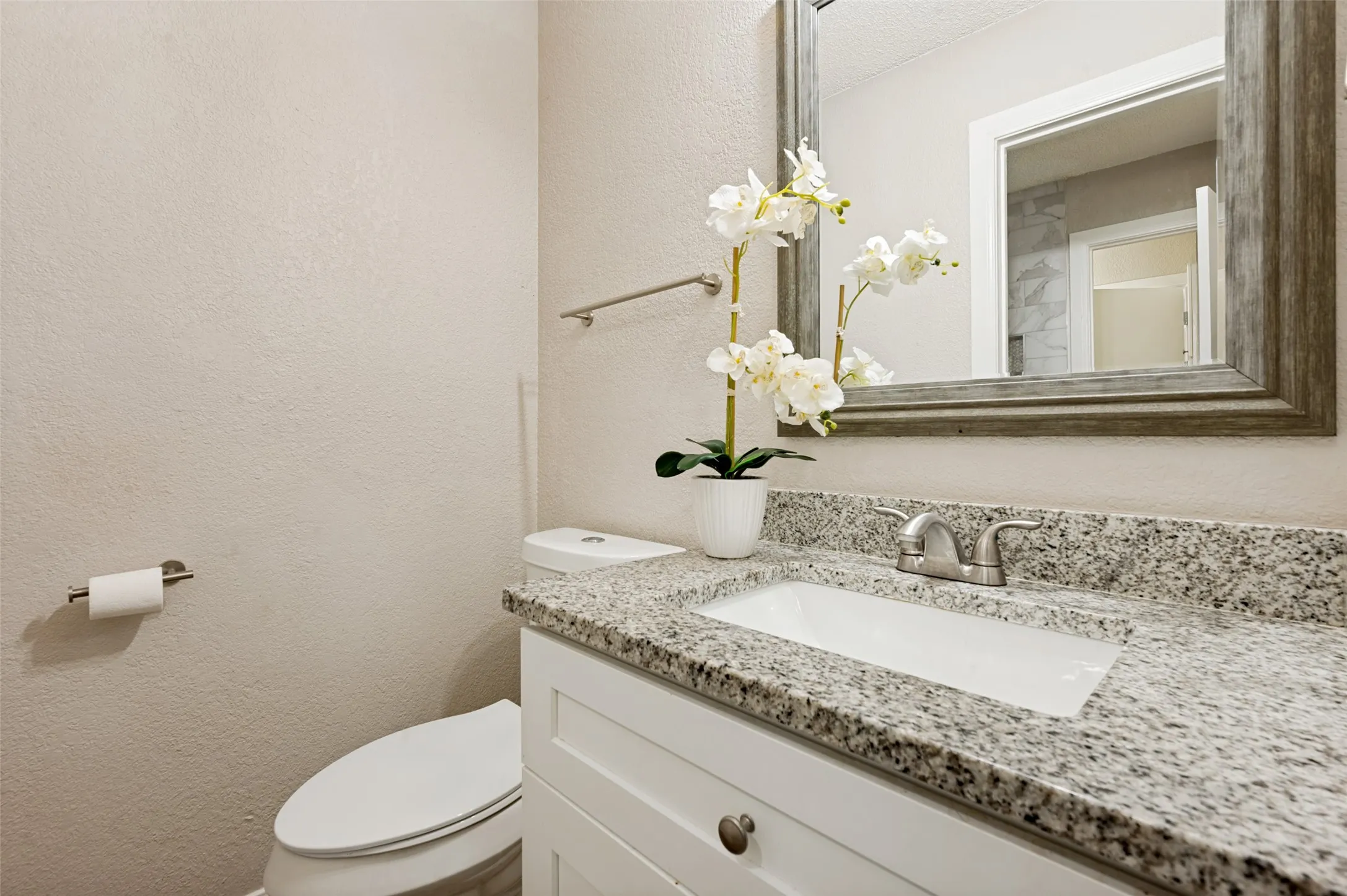 Single Family Residence For Sale in Tarrant County , 5819 Santa Fe Drive, Arlington, Texas 76017, 3 Bedroom, 2 Bathroom, 2 Garage spaces, 1,102 Sqft, built in 1987, mls#21401641, Real Estate Agent in Arlington, Homes For Sale in Tarrant county, Homes For Sale in Arlington, Realtor in Arlington Texas, Real Estate Brokerage Independent Realty Texas, Luminita Cordes Realtor