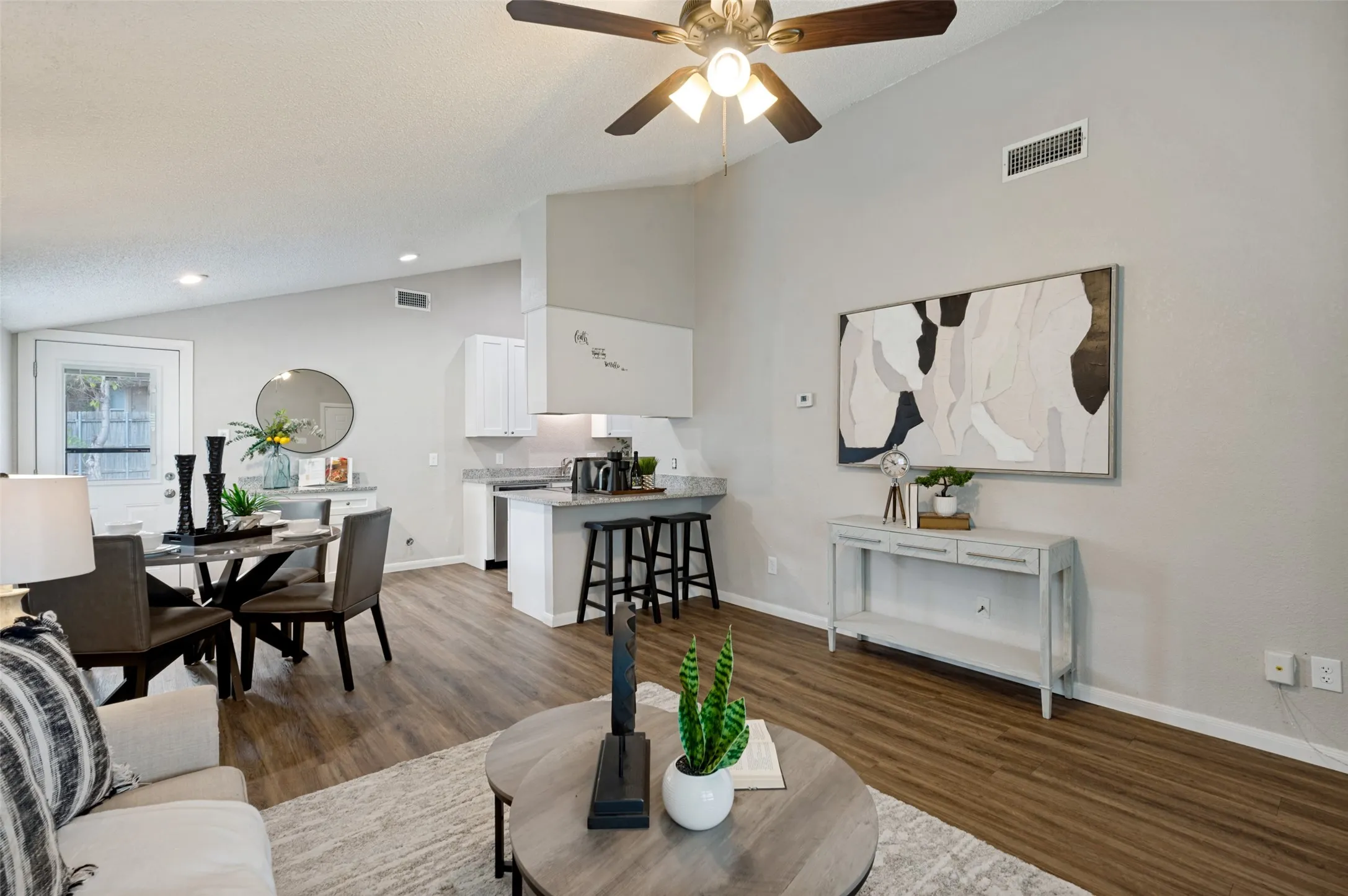 Single Family Residence For Sale in Tarrant County , 5819 Santa Fe Drive, Arlington, Texas 76017, 3 Bedroom, 2 Bathroom, 2 Garage spaces, 1,102 Sqft, built in 1987, mls#21401641, Real Estate Agent in Arlington, Homes For Sale in Tarrant county, Homes For Sale in Arlington, Realtor in Arlington Texas, Real Estate Brokerage Independent Realty Texas, Luminita Cordes Realtor