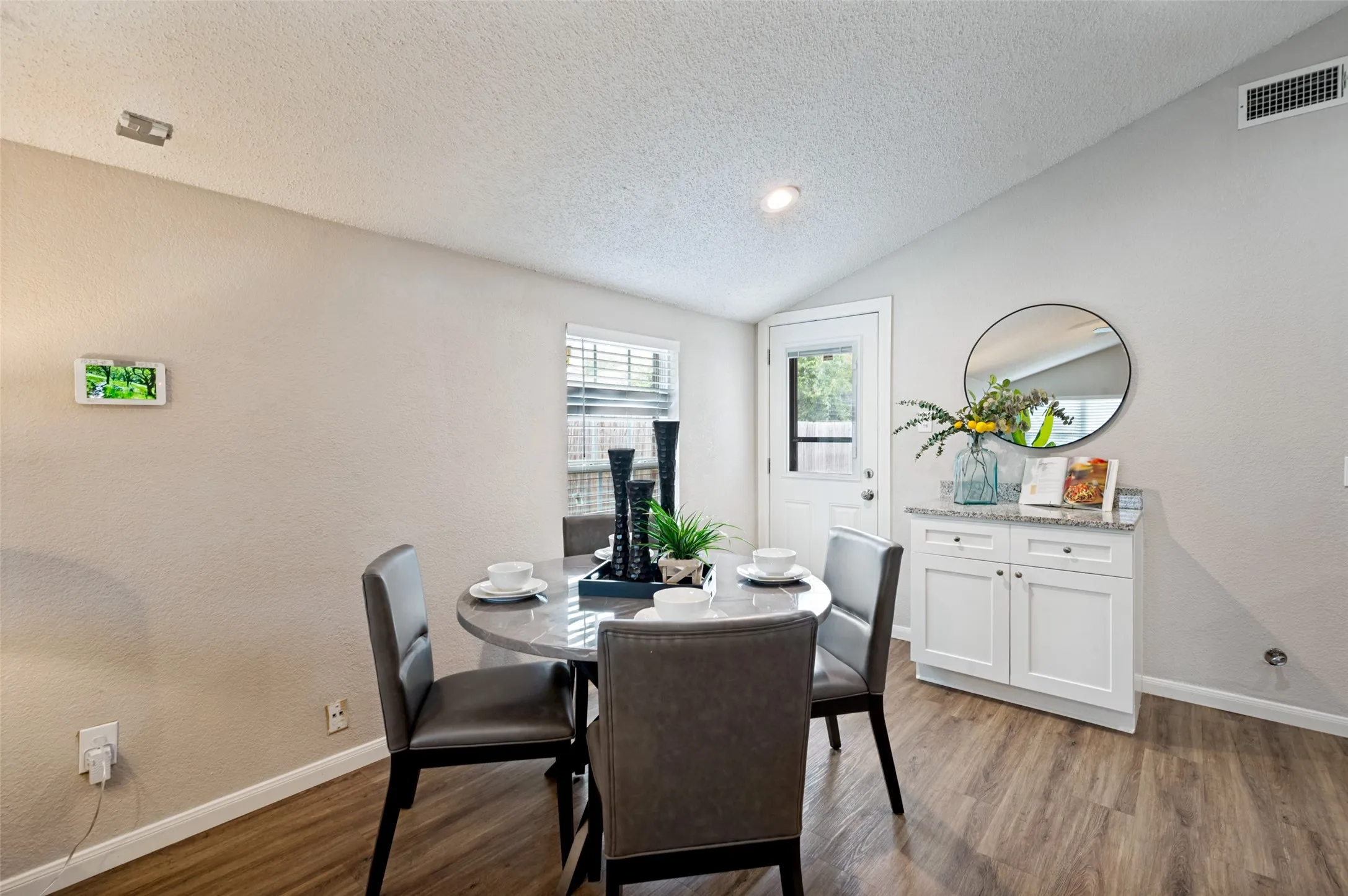 Single Family Residence For Sale in Tarrant County , 5819 Santa Fe Drive, Arlington, Texas 76017, 3 Bedroom, 2 Bathroom, 2 Garage spaces, 1,102 Sqft, built in 1987, mls#21401641, Real Estate Agent in Arlington, Homes For Sale in Tarrant county, Homes For Sale in Arlington, Realtor in Arlington Texas, Real Estate Brokerage Independent Realty Texas, Luminita Cordes Realtor
