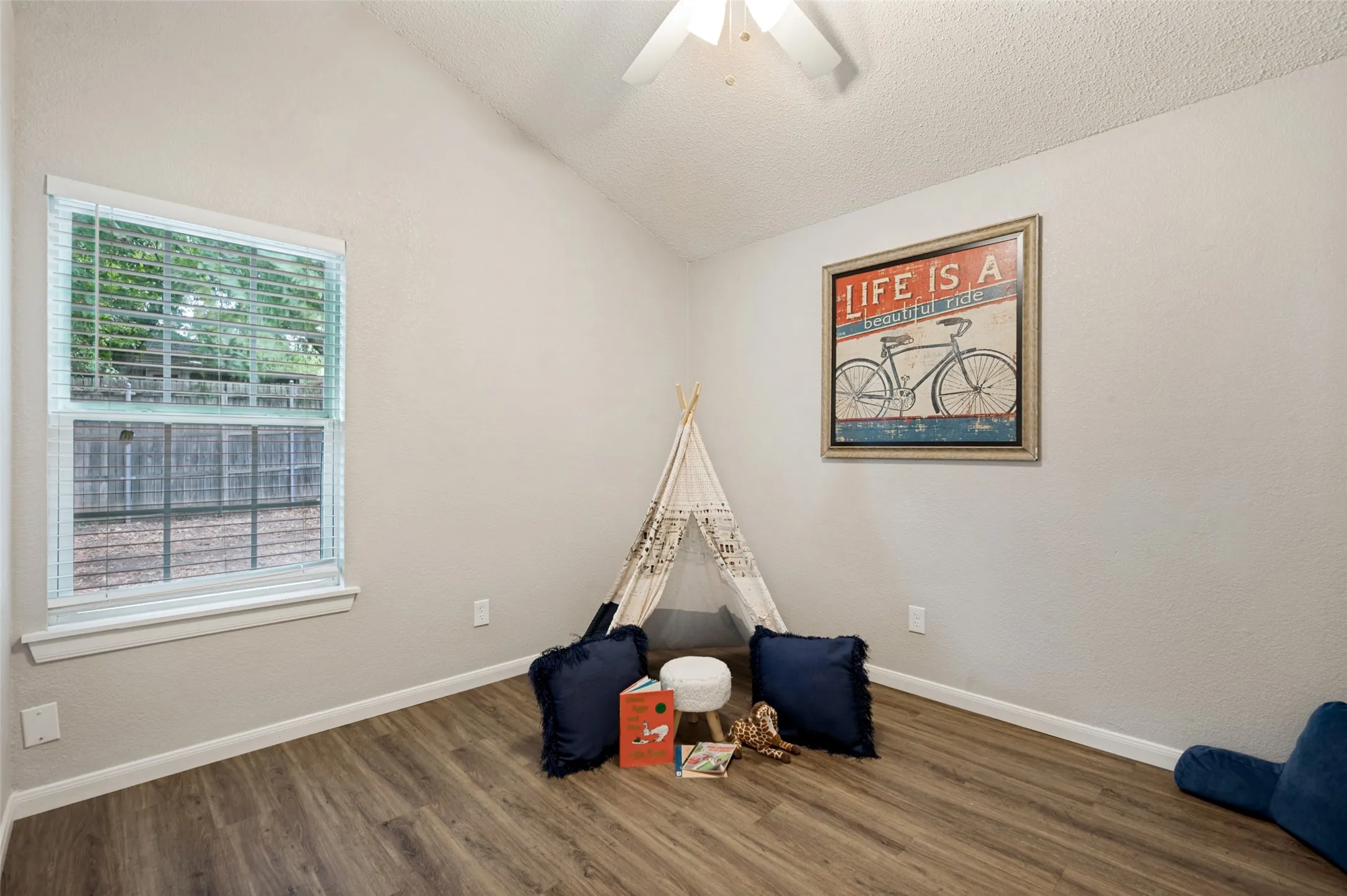 Single Family Residence For Sale in Tarrant County , 5819 Santa Fe Drive, Arlington, Texas 76017, 3 Bedroom, 2 Bathroom, 2 Garage spaces, 1,102 Sqft, built in 1987, mls#21401641, Real Estate Agent in Arlington, Homes For Sale in Tarrant county, Homes For Sale in Arlington, Realtor in Arlington Texas, Real Estate Brokerage Independent Realty Texas, Luminita Cordes Realtor