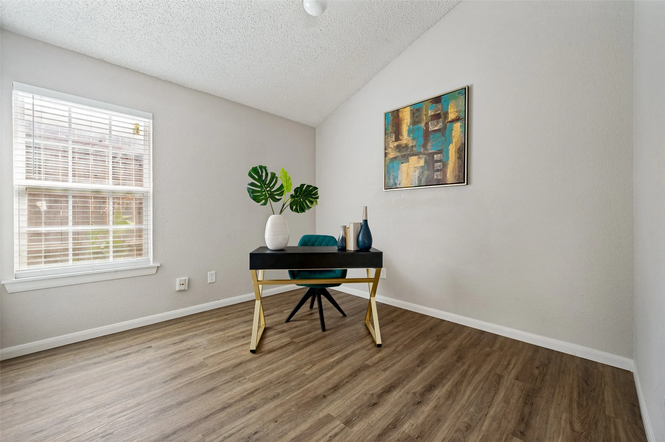 Single Family Residence For Sale in Tarrant County , 5819 Santa Fe Drive, Arlington, Texas 76017, 3 Bedroom, 2 Bathroom, 2 Garage spaces, 1,102 Sqft, built in 1987, mls#21401641, Real Estate Agent in Arlington, Homes For Sale in Tarrant county, Homes For Sale in Arlington, Realtor in Arlington Texas, Real Estate Brokerage Independent Realty Texas, Luminita Cordes Realtor