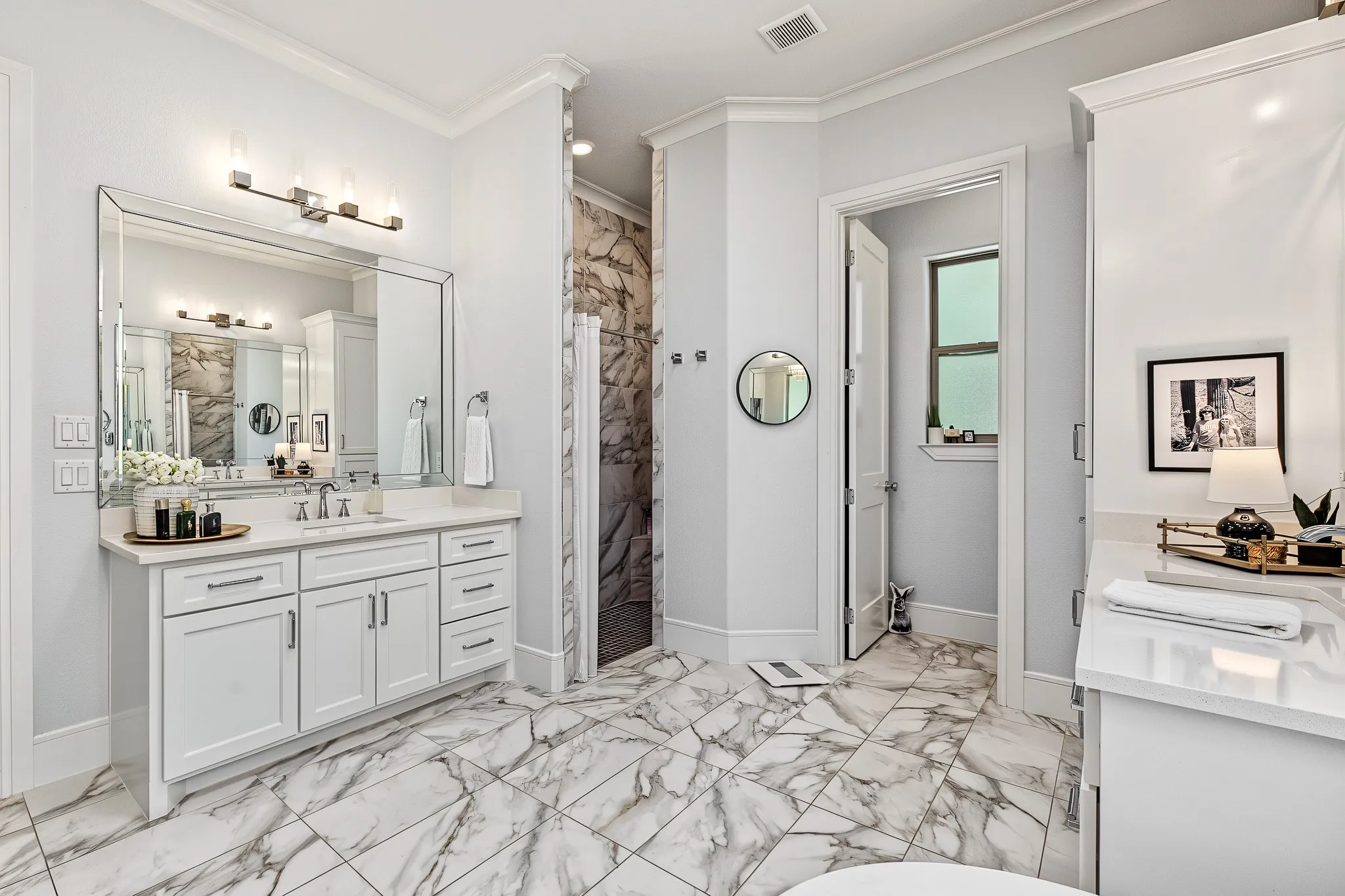 Single Family Residence For Sale in Hood County , 8017 W Landings Road, Granbury, Texas 76049, 5 Bedroom, 3 Bathroom, 3 Garage spaces, 3,645 Sqft, built in 2022, mls#21401688, Real Estate Agent in Granbury, Homes For Sale in Hood county, Homes For Sale in Granbury, Realtor in Granbury Texas, Real Estate Brokerage Independent Realty Texas, Luminita Cordes Realtor