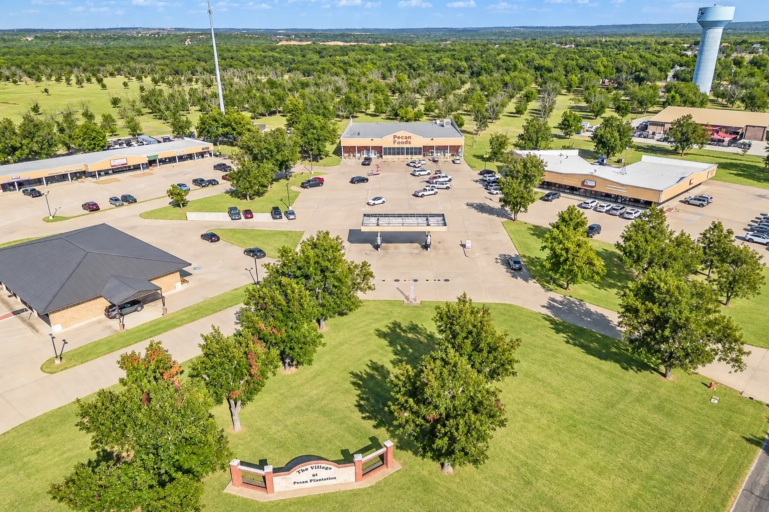 Single Family Residence For Sale in Hood County , 8017 W Landings Road, Granbury, Texas 76049, 5 Bedroom, 3 Bathroom, 3 Garage spaces, 3,645 Sqft, built in 2022, mls#21401688, Real Estate Agent in Granbury, Homes For Sale in Hood county, Homes For Sale in Granbury, Realtor in Granbury Texas, Real Estate Brokerage Independent Realty Texas, Luminita Cordes Realtor