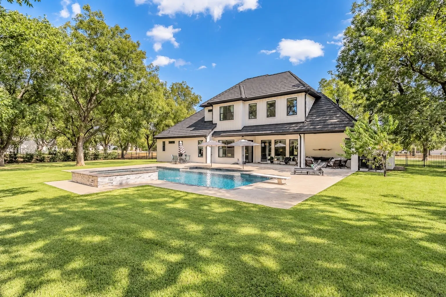 Single Family Residence For Sale in Hood County , 8017 W Landings Road, Granbury, Texas 76049, 5 Bedroom, 3 Bathroom, 3 Garage spaces, 3,645 Sqft, built in 2022, mls#21401688, Real Estate Agent in Granbury, Homes For Sale in Hood county, Homes For Sale in Granbury, Realtor in Granbury Texas, Real Estate Brokerage Independent Realty Texas, Luminita Cordes Realtor