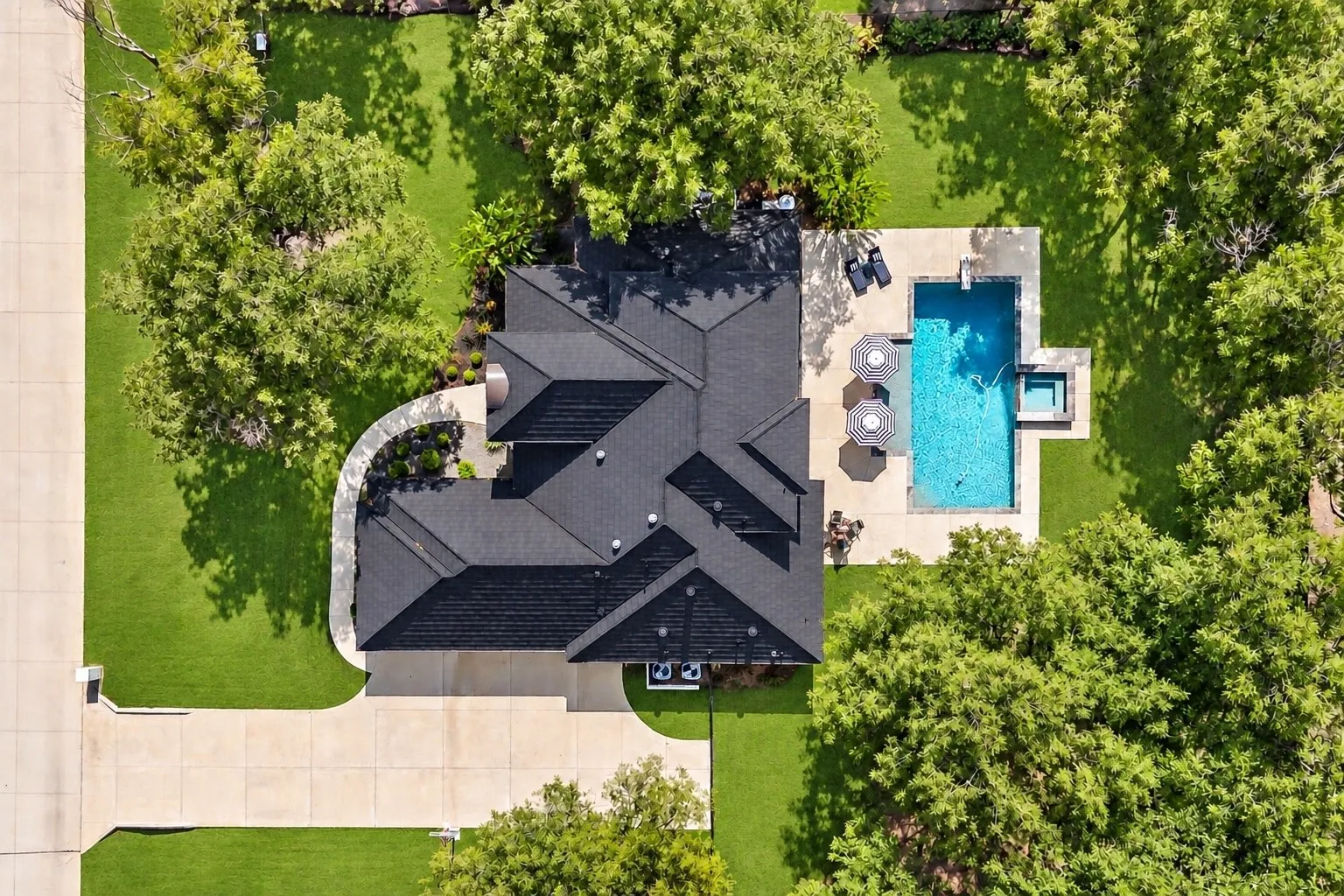 Single Family Residence For Sale in Hood County , 8017 W Landings Road, Granbury, Texas 76049, 5 Bedroom, 3 Bathroom, 3 Garage spaces, 3,645 Sqft, built in 2022, mls#21401688, Real Estate Agent in Granbury, Homes For Sale in Hood county, Homes For Sale in Granbury, Realtor in Granbury Texas, Real Estate Brokerage Independent Realty Texas, Luminita Cordes Realtor