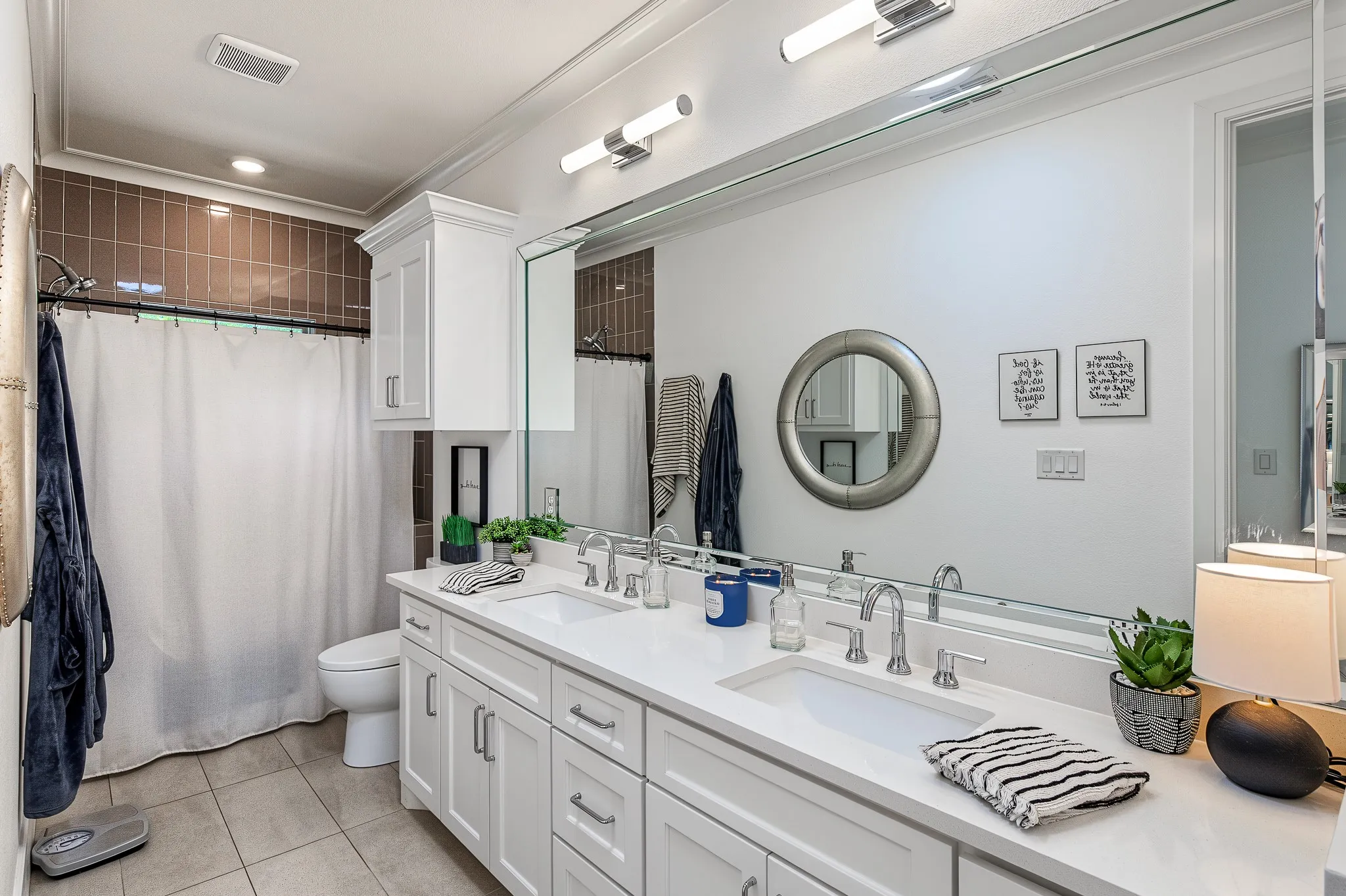 Single Family Residence For Sale in Hood County , 8017 W Landings Road, Granbury, Texas 76049, 5 Bedroom, 3 Bathroom, 3 Garage spaces, 3,645 Sqft, built in 2022, mls#21401688, Real Estate Agent in Granbury, Homes For Sale in Hood county, Homes For Sale in Granbury, Realtor in Granbury Texas, Real Estate Brokerage Independent Realty Texas, Luminita Cordes Realtor