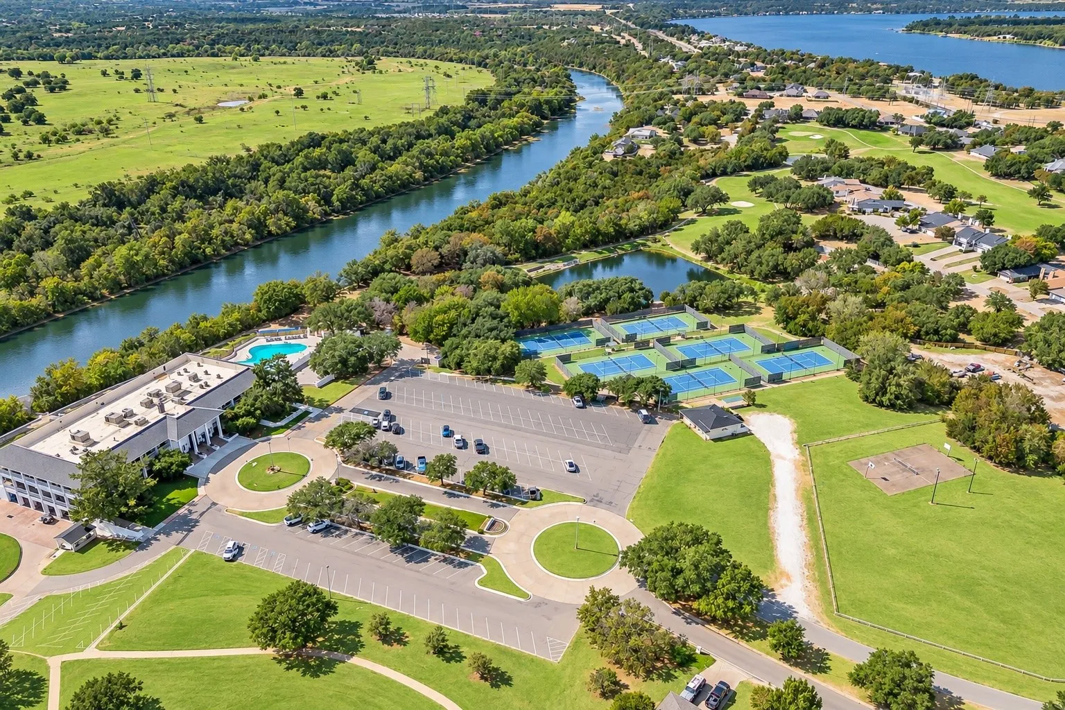 Single Family Residence For Sale in Hood County , 8017 W Landings Road, Granbury, Texas 76049, 5 Bedroom, 3 Bathroom, 3 Garage spaces, 3,645 Sqft, built in 2022, mls#21401688, Real Estate Agent in Granbury, Homes For Sale in Hood county, Homes For Sale in Granbury, Realtor in Granbury Texas, Real Estate Brokerage Independent Realty Texas, Luminita Cordes Realtor