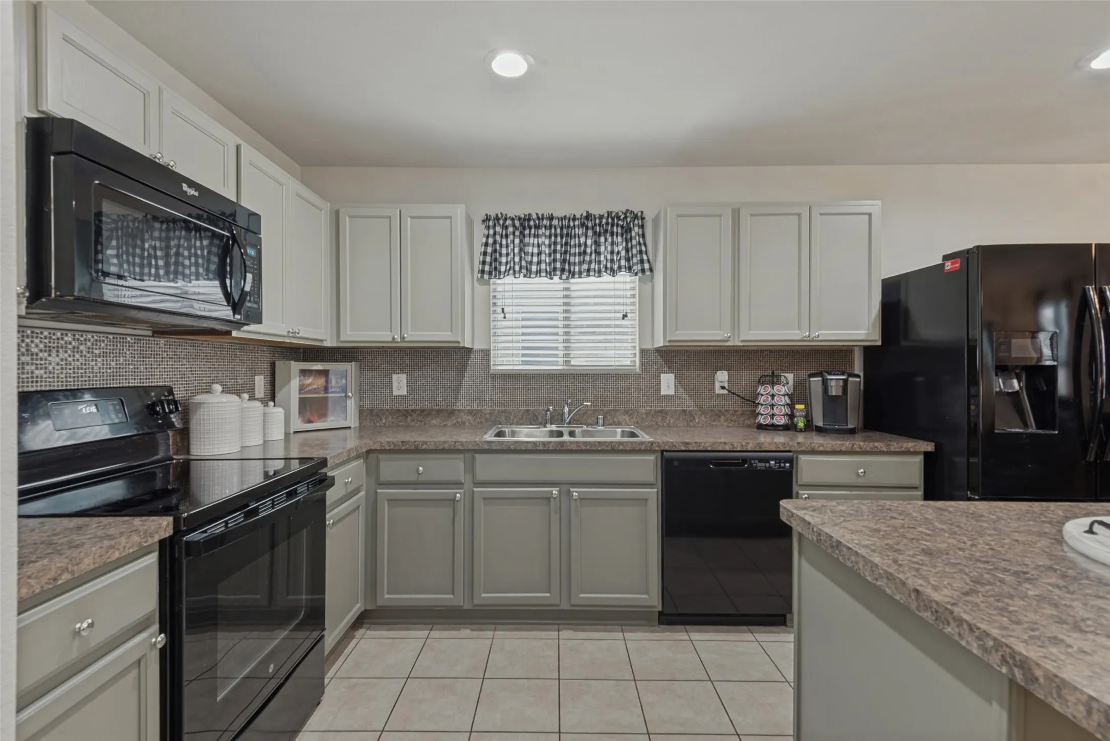 Single Family Residence For Sale in Rockwall County , 125 Abelia Drive, Fate, Texas 75189, 3 Bedroom, 2 Bathroom, 2 Garage spaces, 1,485 Sqft, built in 2013, mls#21401194, Real Estate Agent in Fate, Homes For Sale in Rockwall county, Homes For Sale in Fate, Realtor in Fate Texas, Real Estate Brokerage Independent Realty Texas, Luminita Cordes Realtor
