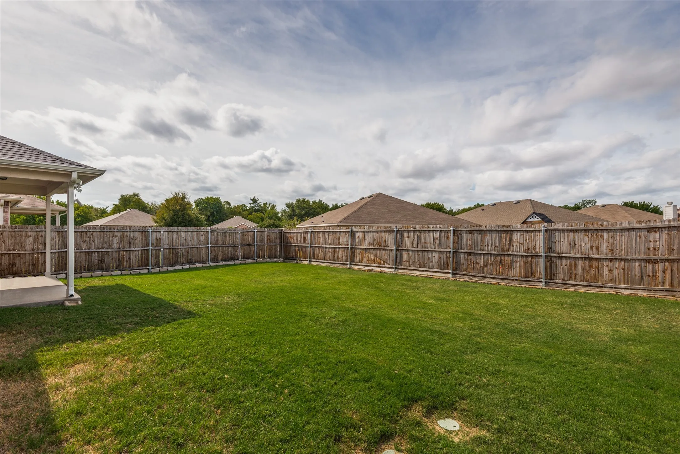 Single Family Residence For Sale in Rockwall County , 125 Abelia Drive, Fate, Texas 75189, 3 Bedroom, 2 Bathroom, 2 Garage spaces, 1,485 Sqft, built in 2013, mls#21401194, Real Estate Agent in Fate, Homes For Sale in Rockwall county, Homes For Sale in Fate, Realtor in Fate Texas, Real Estate Brokerage Independent Realty Texas, Luminita Cordes Realtor