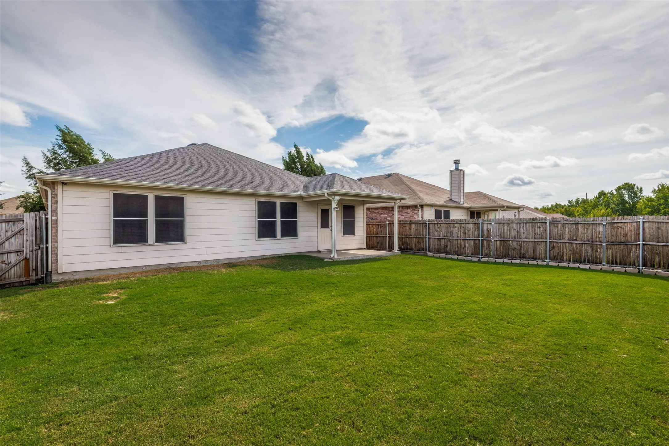 Single Family Residence For Sale in Rockwall County , 125 Abelia Drive, Fate, Texas 75189, 3 Bedroom, 2 Bathroom, 2 Garage spaces, 1,485 Sqft, built in 2013, mls#21401194, Real Estate Agent in Fate, Homes For Sale in Rockwall county, Homes For Sale in Fate, Realtor in Fate Texas, Real Estate Brokerage Independent Realty Texas, Luminita Cordes Realtor
