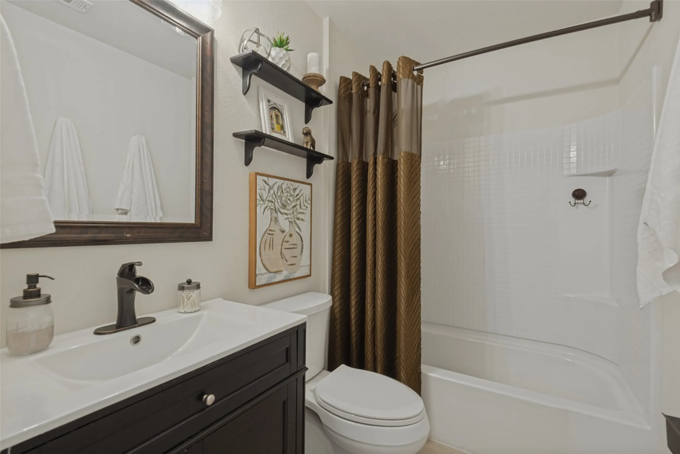 Single Family Residence For Sale in Rockwall County , 125 Abelia Drive, Fate, Texas 75189, 3 Bedroom, 2 Bathroom, 2 Garage spaces, 1,485 Sqft, built in 2013, mls#21401194, Real Estate Agent in Fate, Homes For Sale in Rockwall county, Homes For Sale in Fate, Realtor in Fate Texas, Real Estate Brokerage Independent Realty Texas, Luminita Cordes Realtor