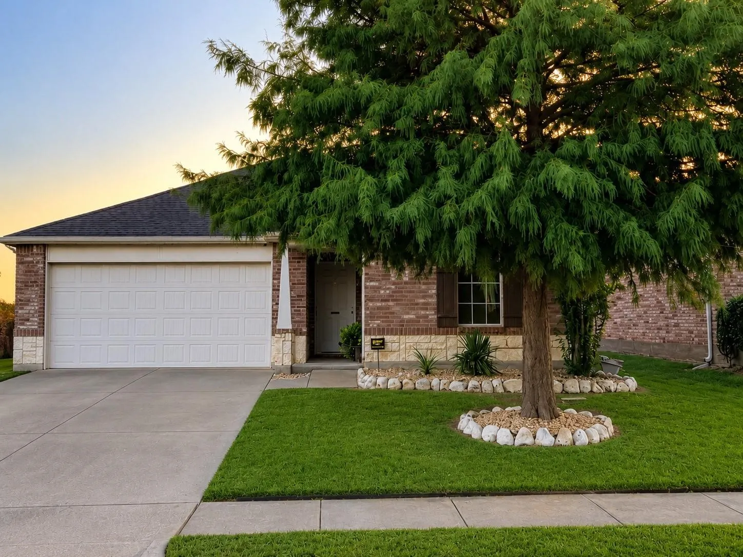 Single Family Residence For Sale in Rockwall County , 125 Abelia Drive, Fate, Texas 75189, 3 Bedroom, 2 Bathroom, 2 Garage spaces, 1,485 Sqft, built in 2013, mls#21401194, Real Estate Agent in Fate, Homes For Sale in Rockwall county, Homes For Sale in Fate, Realtor in Fate Texas, Real Estate Brokerage Independent Realty Texas, Luminita Cordes Realtor