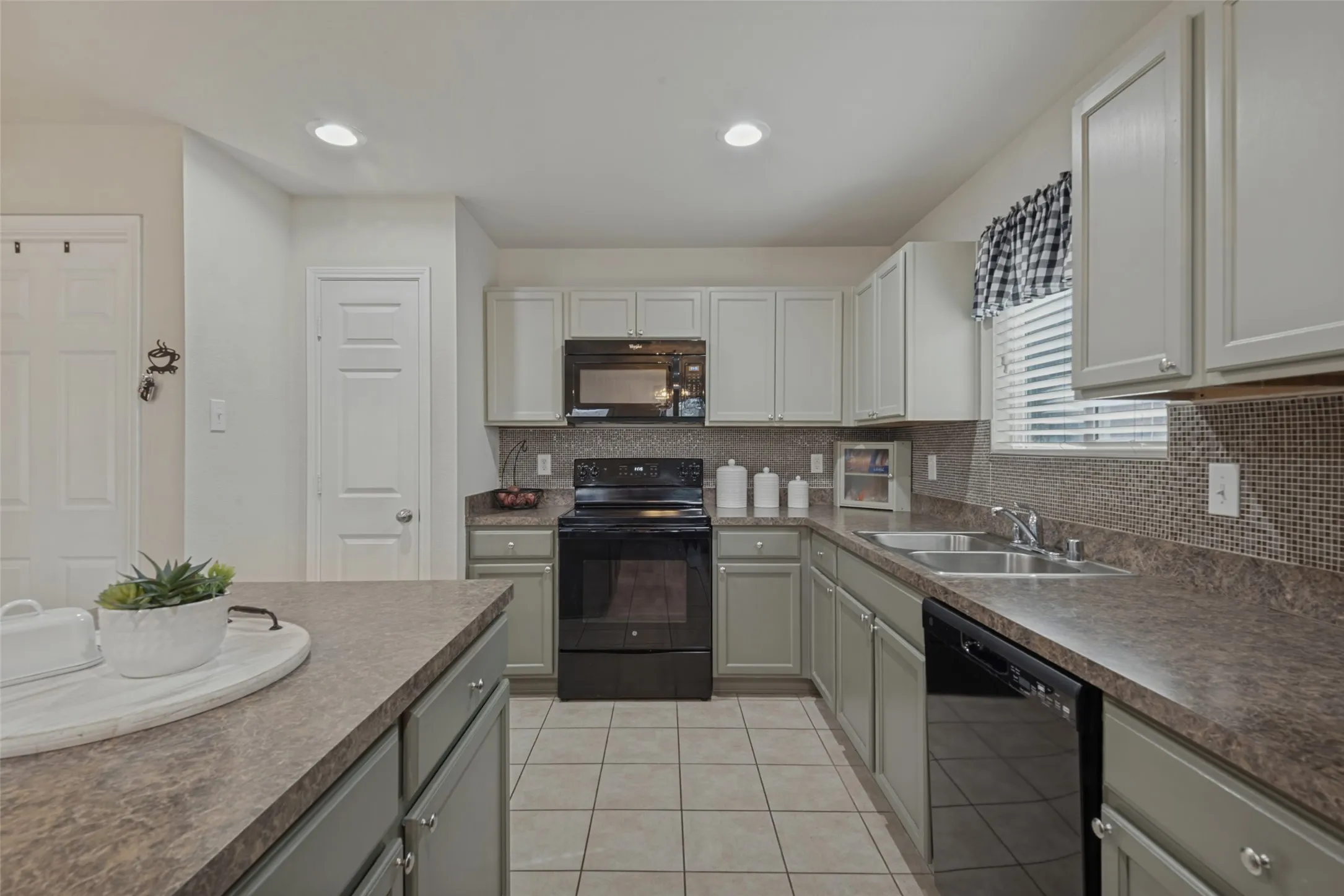Single Family Residence For Sale in Rockwall County , 125 Abelia Drive, Fate, Texas 75189, 3 Bedroom, 2 Bathroom, 2 Garage spaces, 1,485 Sqft, built in 2013, mls#21401194, Real Estate Agent in Fate, Homes For Sale in Rockwall county, Homes For Sale in Fate, Realtor in Fate Texas, Real Estate Brokerage Independent Realty Texas, Luminita Cordes Realtor