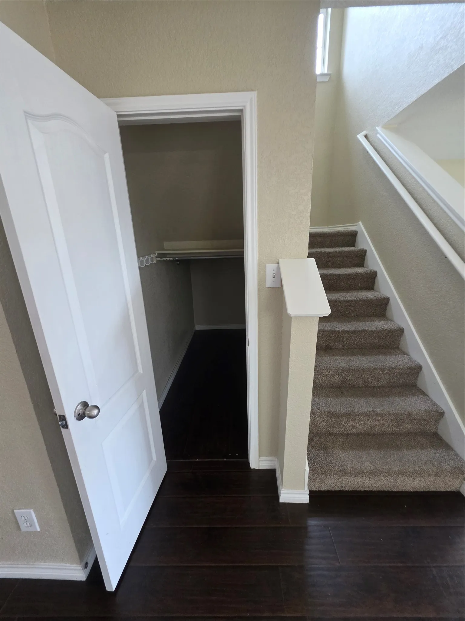 Single Family Residence For Rent in Tarrant County , 4207 Bayside Court, Arlington, Texas 76016, 4 Bedroom, 3 Bathroom, 2 Garage spaces, 2,691 Sqft, built in 2006, mls#21401678, Real Estate Agent in Arlington, Homes For Rent in Tarrant county, Homes For Rent in Arlington, Realtor in Arlington Texas, Real Estate Brokerage Independent Realty Texas, Luminita Cordes Realtor