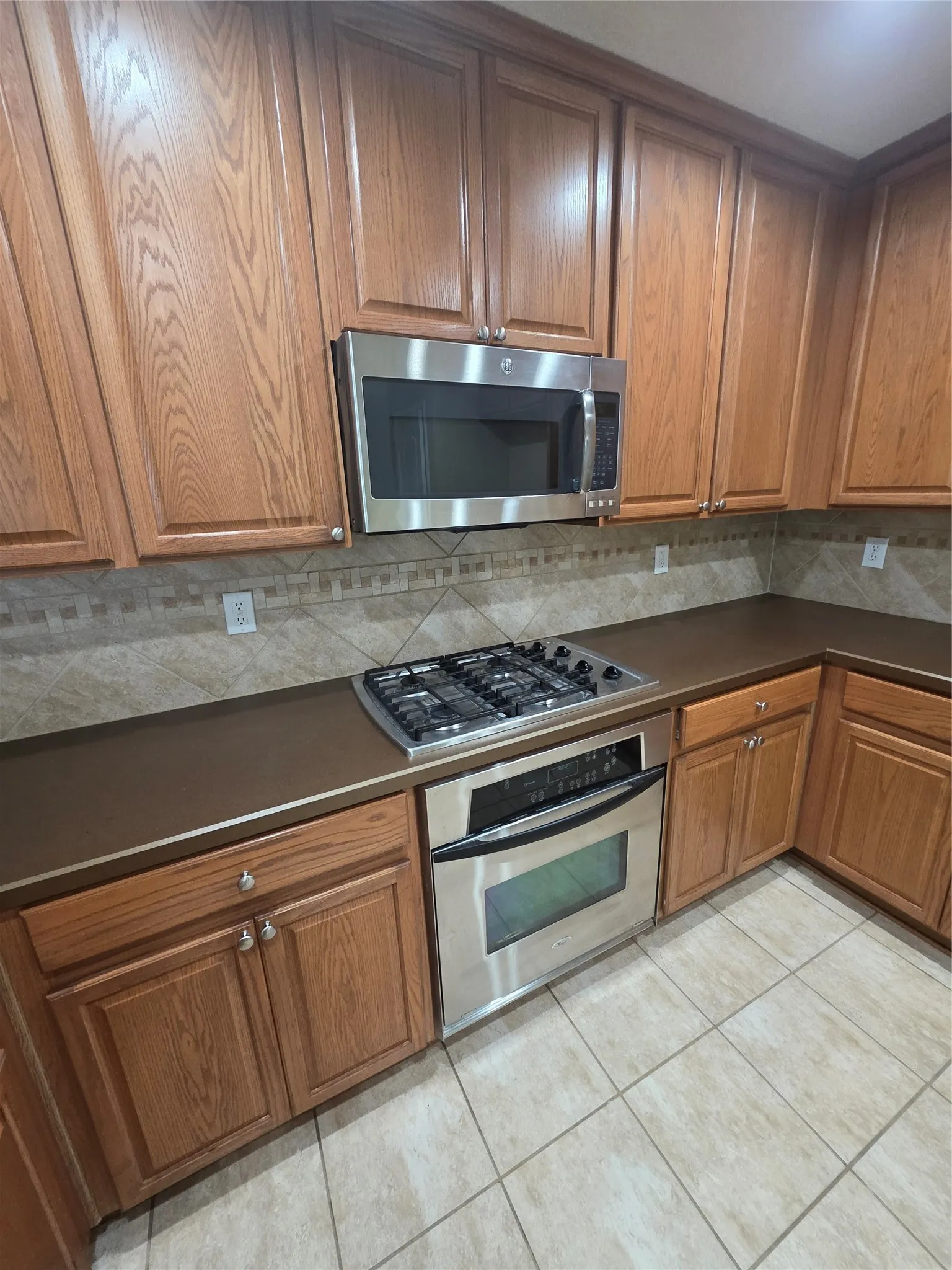 Single Family Residence For Rent in Tarrant County , 4207 Bayside Court, Arlington, Texas 76016, 4 Bedroom, 3 Bathroom, 2 Garage spaces, 2,691 Sqft, built in 2006, mls#21401678, Real Estate Agent in Arlington, Homes For Rent in Tarrant county, Homes For Rent in Arlington, Realtor in Arlington Texas, Real Estate Brokerage Independent Realty Texas, Luminita Cordes Realtor