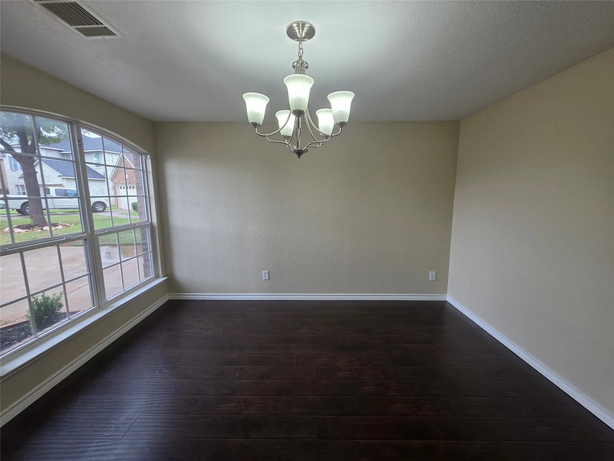 Single Family Residence For Rent in Tarrant County , 4207 Bayside Court, Arlington, Texas 76016, 4 Bedroom, 3 Bathroom, 2 Garage spaces, 2,691 Sqft, built in 2006, mls#21401678, Real Estate Agent in Arlington, Homes For Rent in Tarrant county, Homes For Rent in Arlington, Realtor in Arlington Texas, Real Estate Brokerage Independent Realty Texas, Luminita Cordes Realtor
