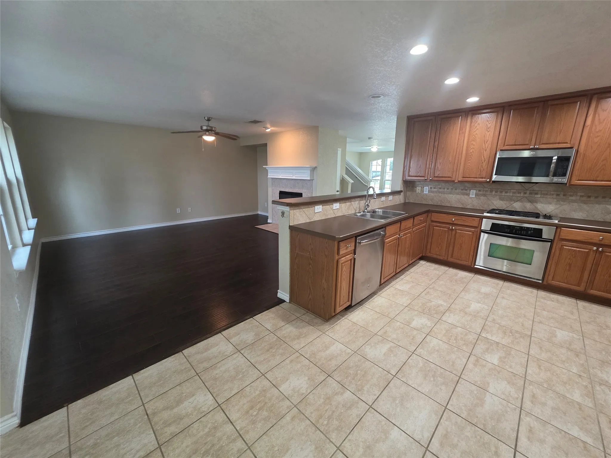 Single Family Residence For Rent in Tarrant County , 4207 Bayside Court, Arlington, Texas 76016, 4 Bedroom, 3 Bathroom, 2 Garage spaces, 2,691 Sqft, built in 2006, mls#21401678, Real Estate Agent in Arlington, Homes For Rent in Tarrant county, Homes For Rent in Arlington, Realtor in Arlington Texas, Real Estate Brokerage Independent Realty Texas, Luminita Cordes Realtor