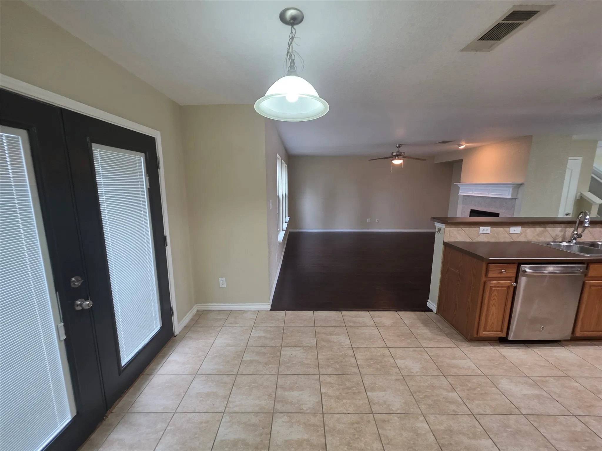 Single Family Residence For Rent in Tarrant County , 4207 Bayside Court, Arlington, Texas 76016, 4 Bedroom, 3 Bathroom, 2 Garage spaces, 2,691 Sqft, built in 2006, mls#21401678, Real Estate Agent in Arlington, Homes For Rent in Tarrant county, Homes For Rent in Arlington, Realtor in Arlington Texas, Real Estate Brokerage Independent Realty Texas, Luminita Cordes Realtor