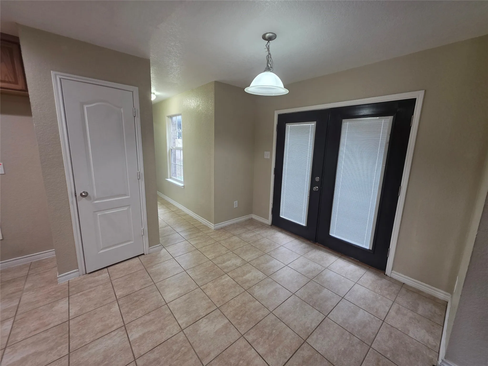 Single Family Residence For Rent in Tarrant County , 4207 Bayside Court, Arlington, Texas 76016, 4 Bedroom, 3 Bathroom, 2 Garage spaces, 2,691 Sqft, built in 2006, mls#21401678, Real Estate Agent in Arlington, Homes For Rent in Tarrant county, Homes For Rent in Arlington, Realtor in Arlington Texas, Real Estate Brokerage Independent Realty Texas, Luminita Cordes Realtor